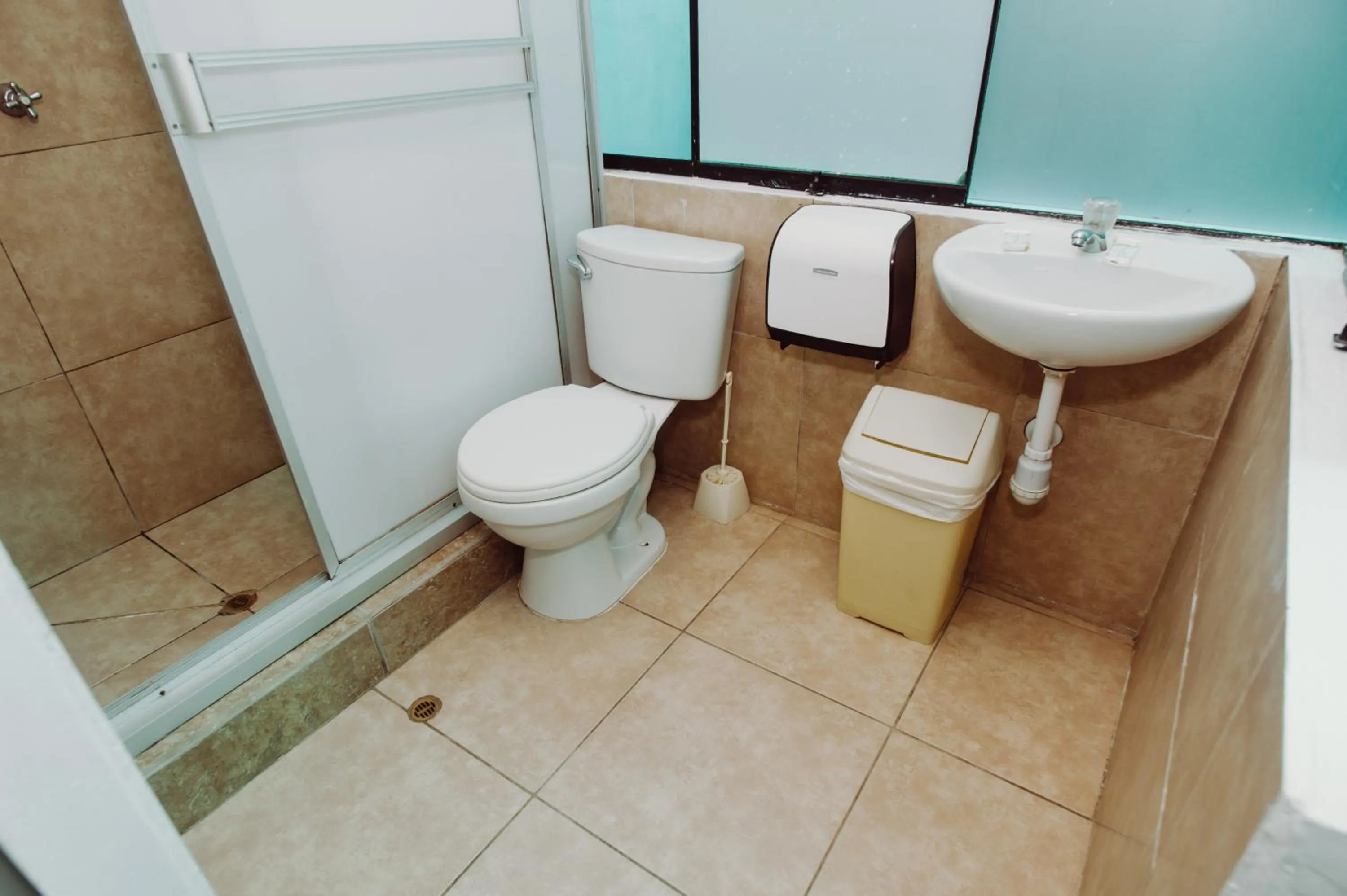 Shower in Nativus Hostel Machu Picchu