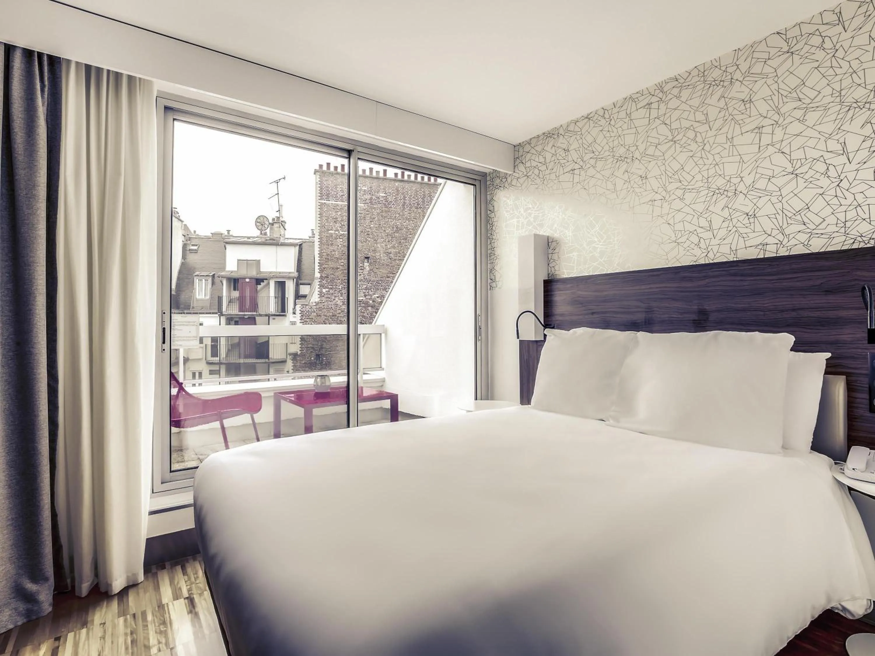 Bedroom, Bed in Mercure Paris Arc de Triomphe Etoile