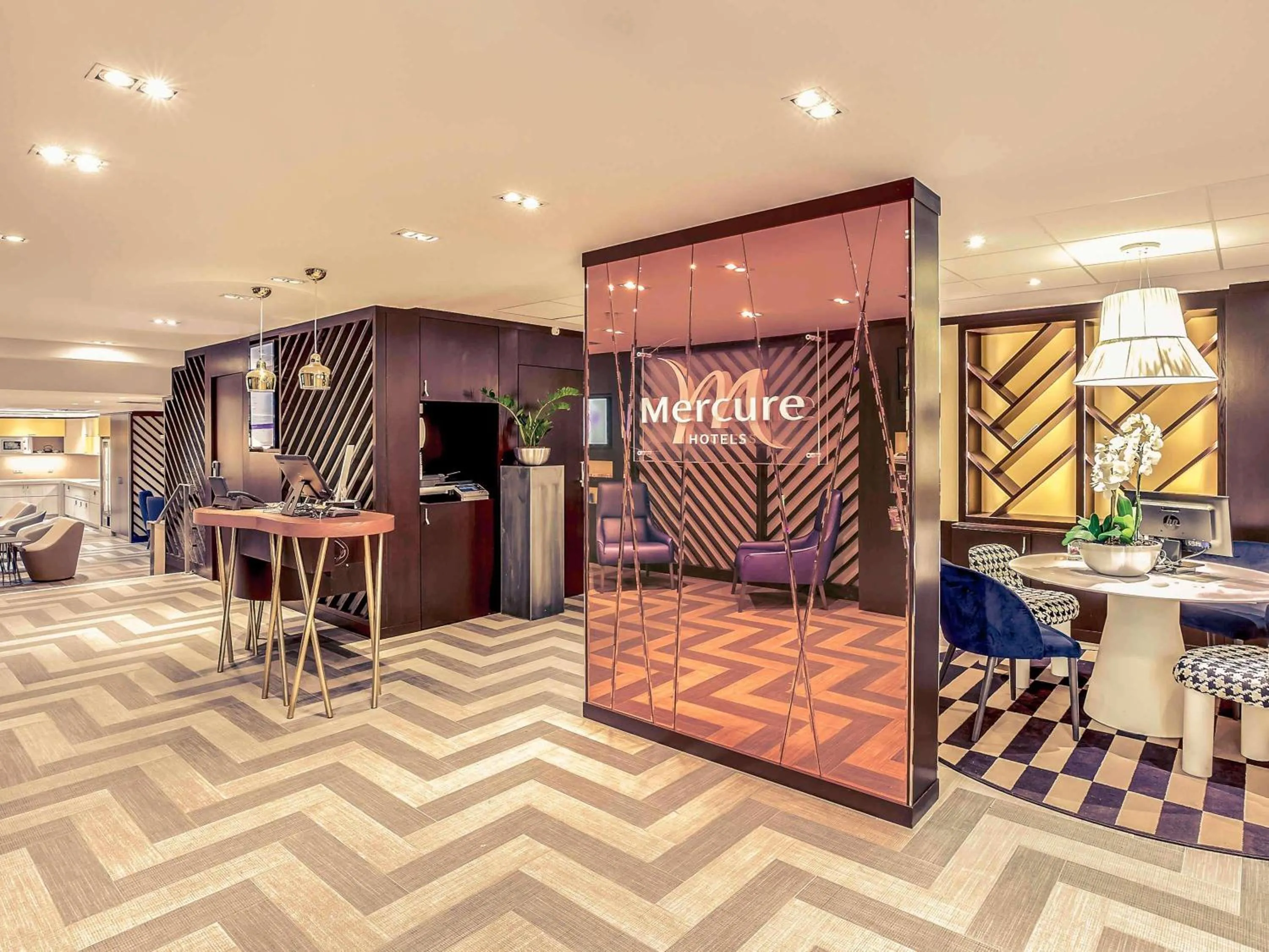 Property building in Mercure Paris Arc de Triomphe Etoile