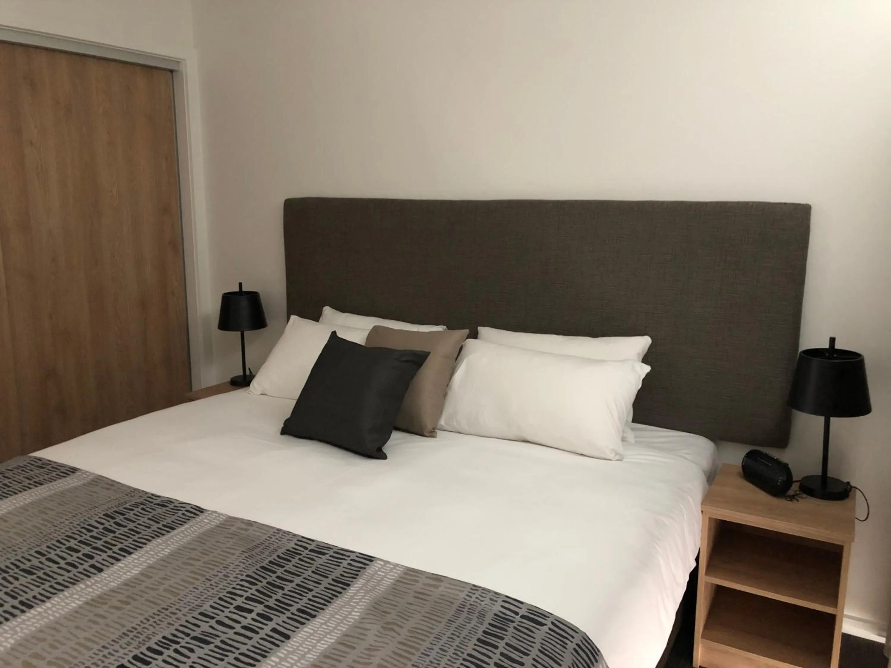 Bedroom, Bed in Risdon Brook Hotel