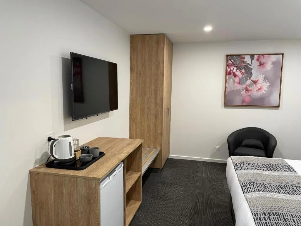 TV and multimedia, Bed in Risdon Brook Hotel