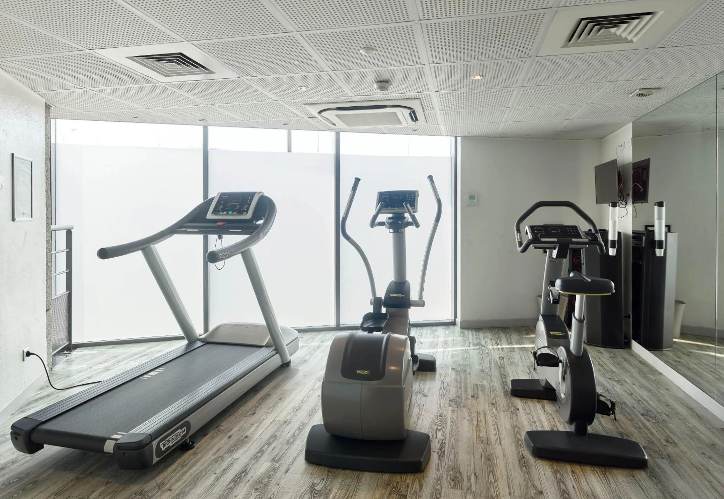 Fitness centre/facilities in B&B HOME Paris Nord 18ème