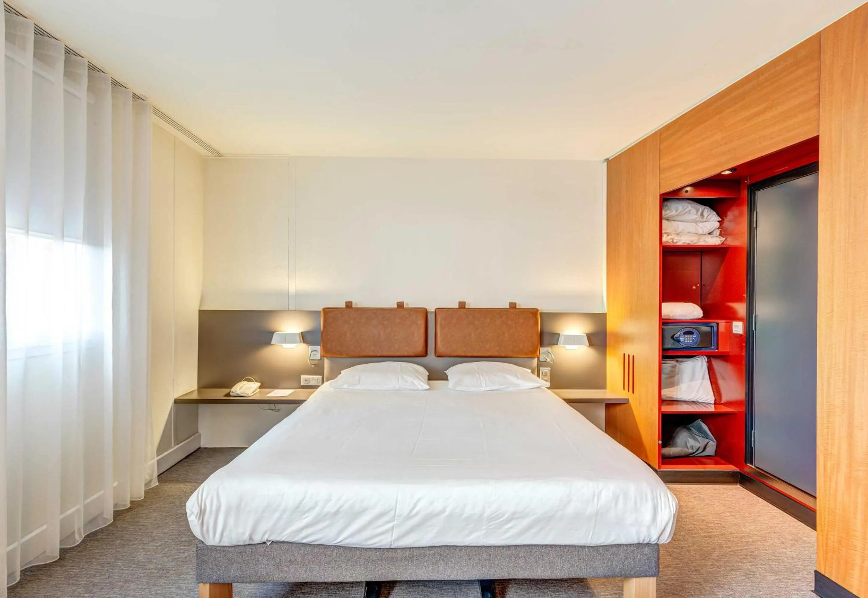 Bed in B&B HOME Paris Nord 18ème