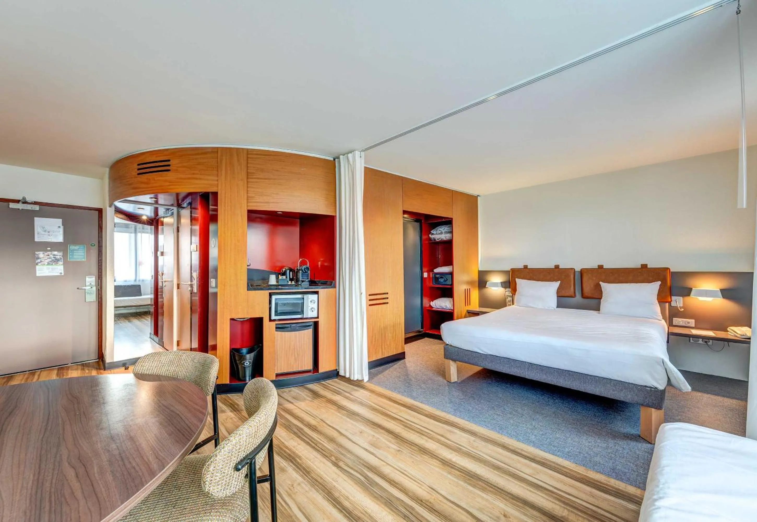 Bed in B&B HOME Paris Nord 18ème