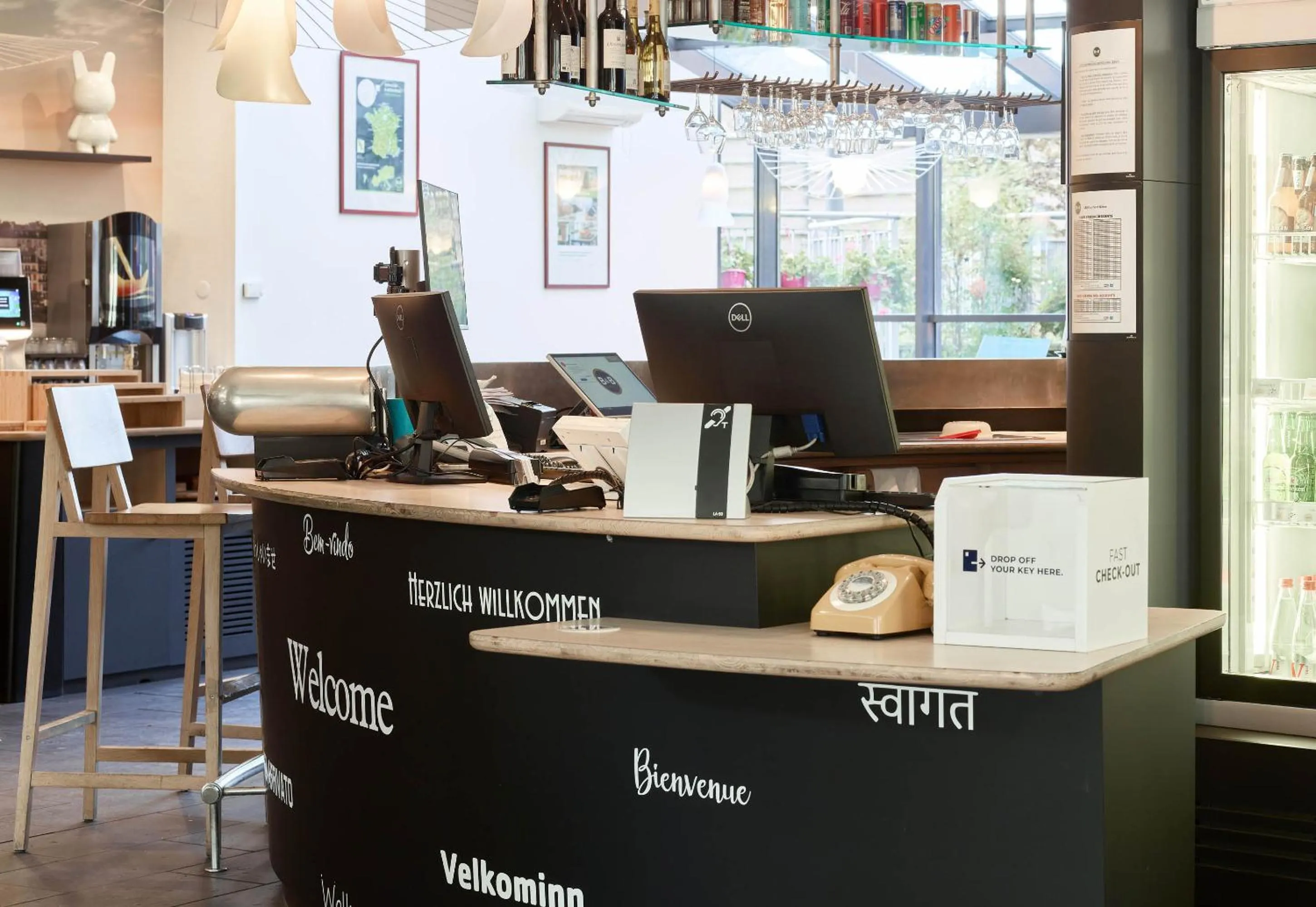 Lobby or reception in B&B HOME Paris Nord 18ème