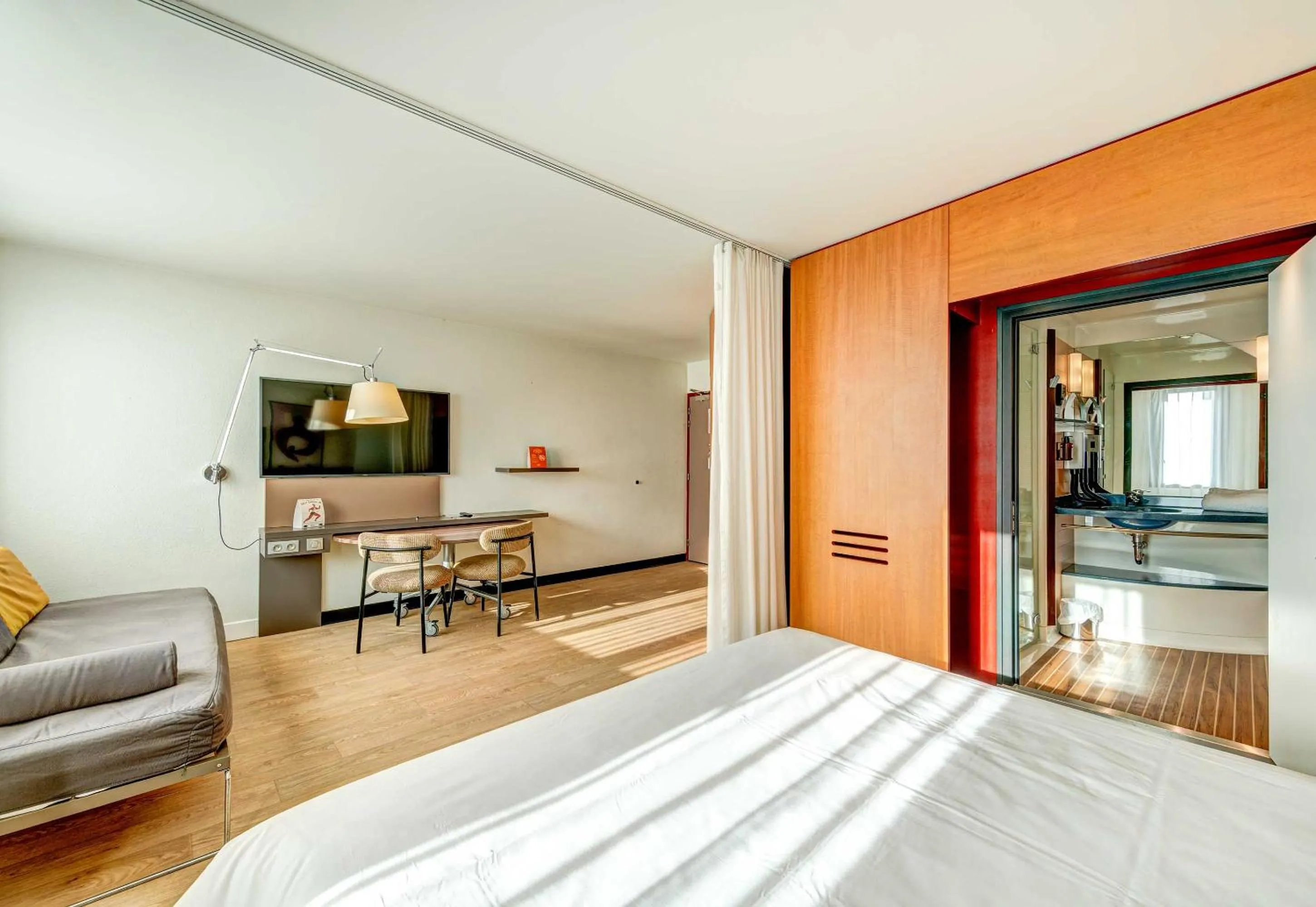 Bed in B&B HOME Paris Nord 18ème