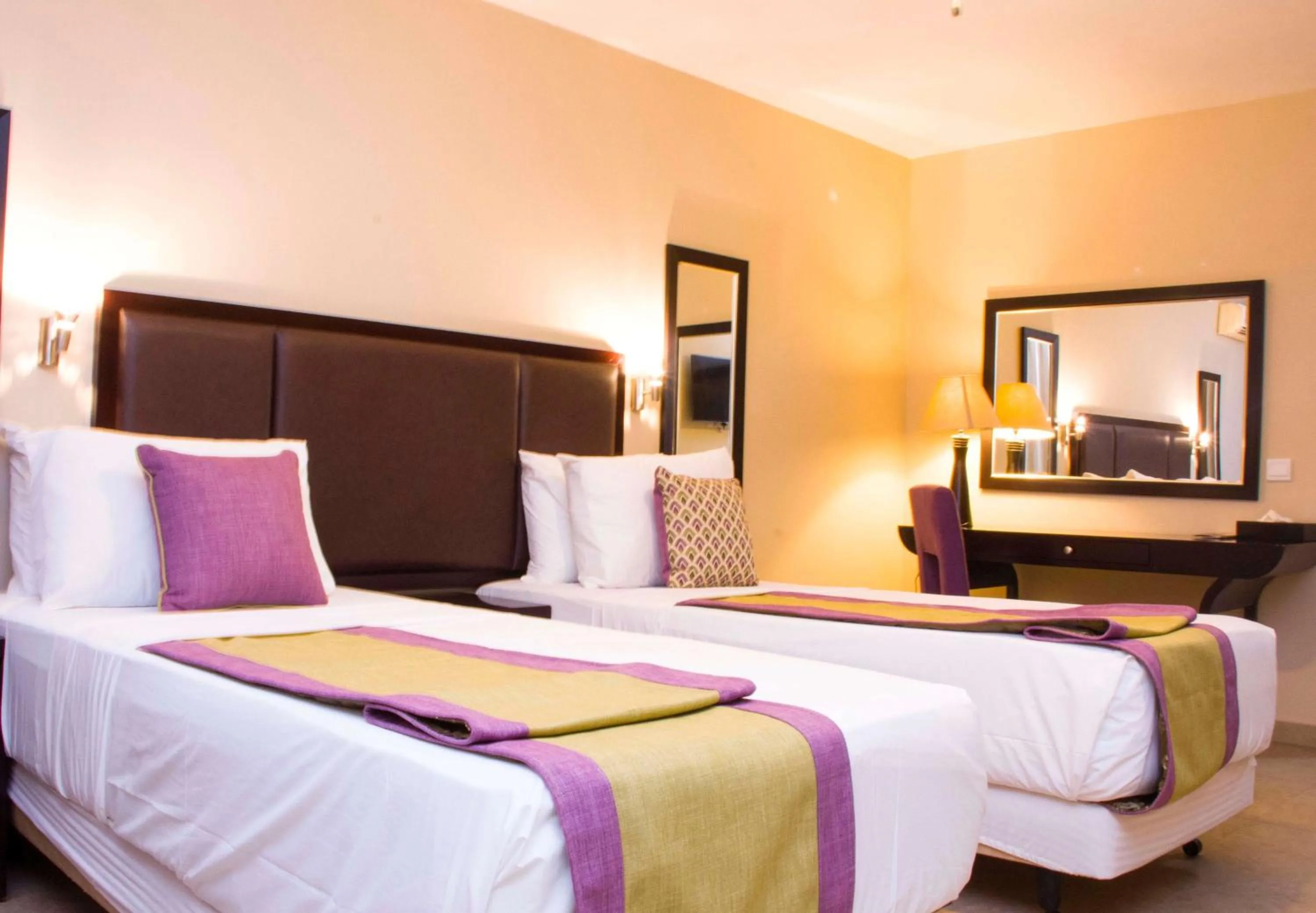 Bed in Best Western Plus Accra Beach Hotel
