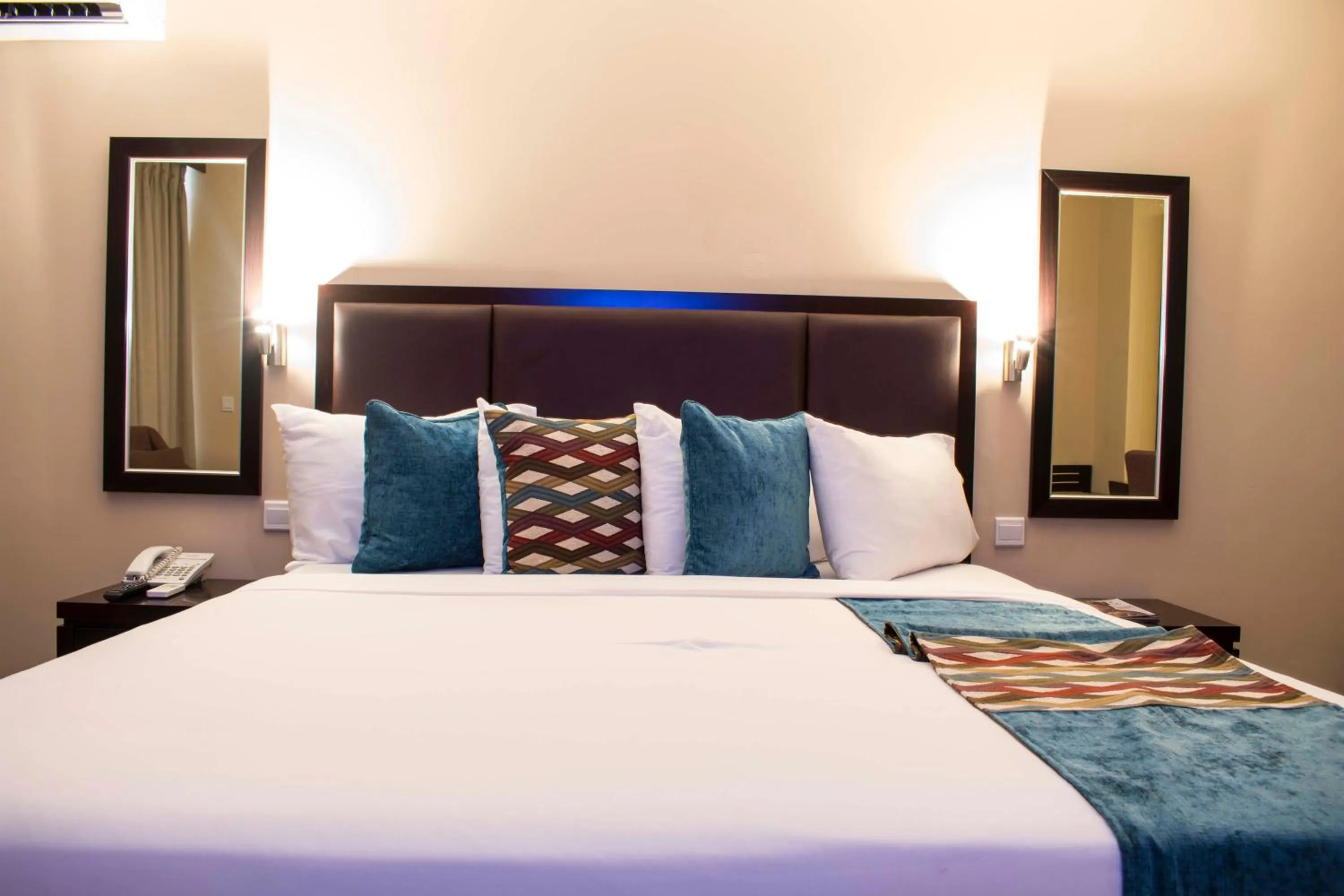 Bed in Best Western Plus Accra Beach Hotel