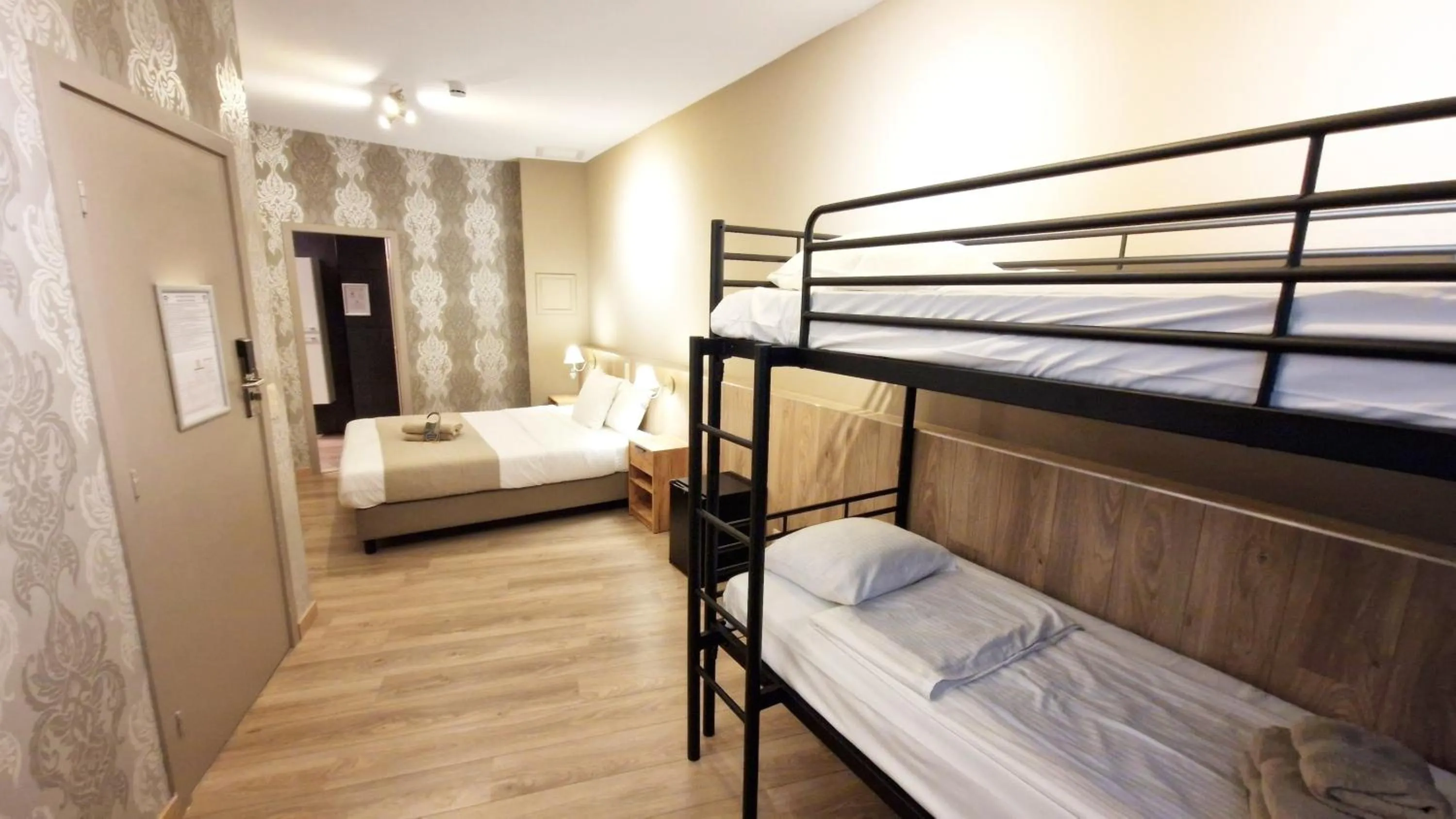 Bedroom, Bed in Hotel Tropicana