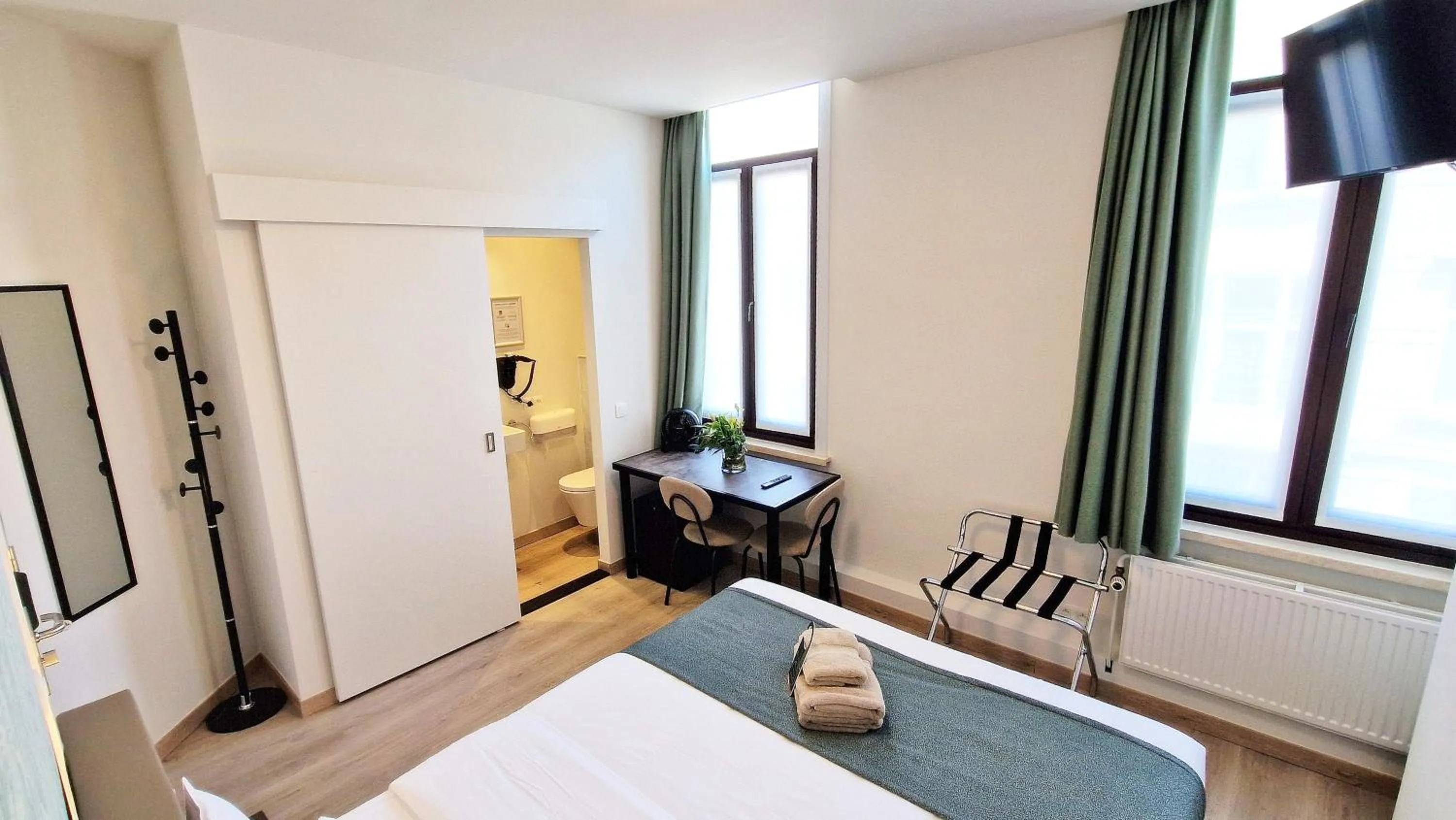 Bedroom, Bed in Hotel Tropicana