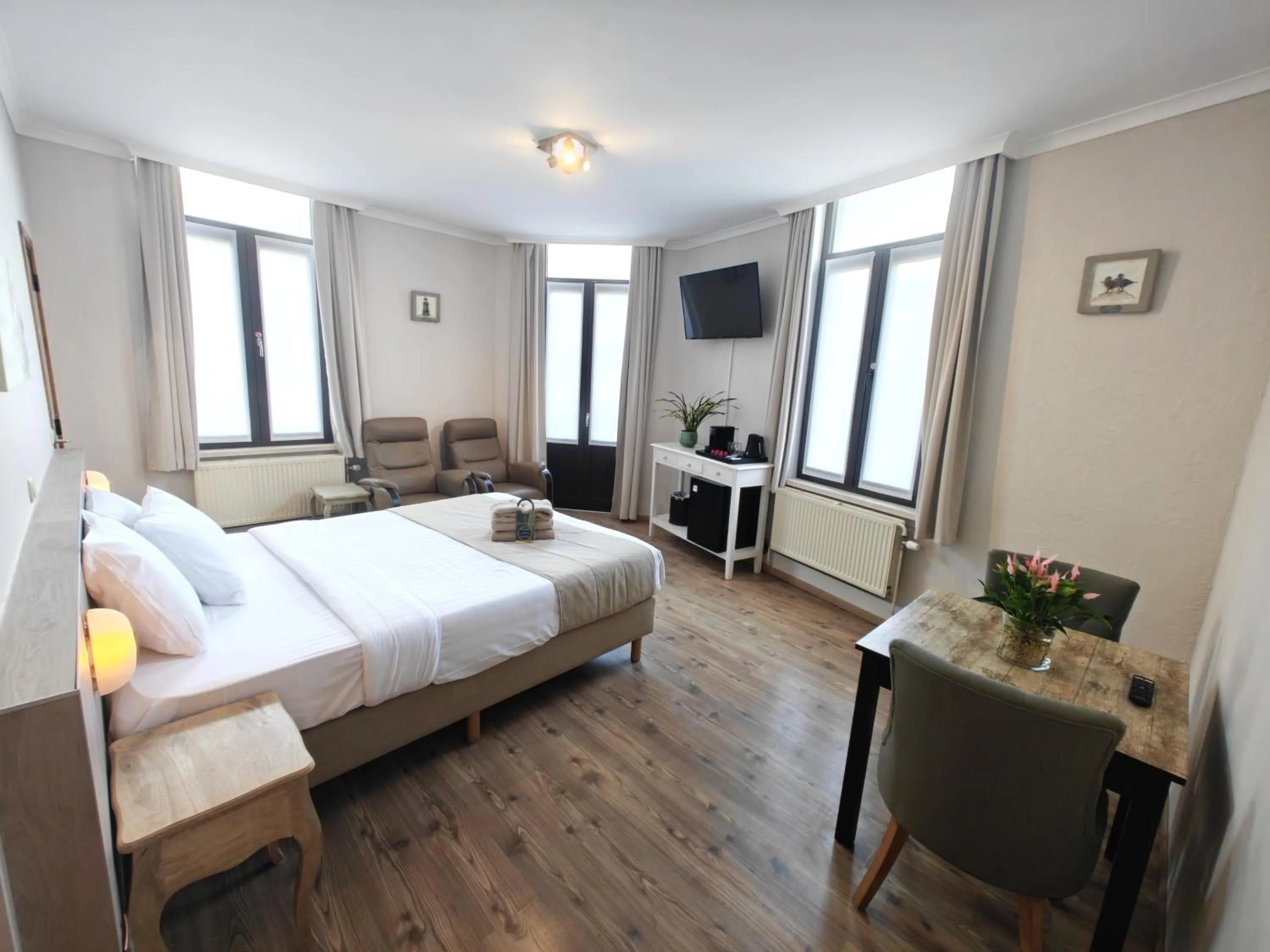 Photo of the whole room, Bed in Hotel Tropicana