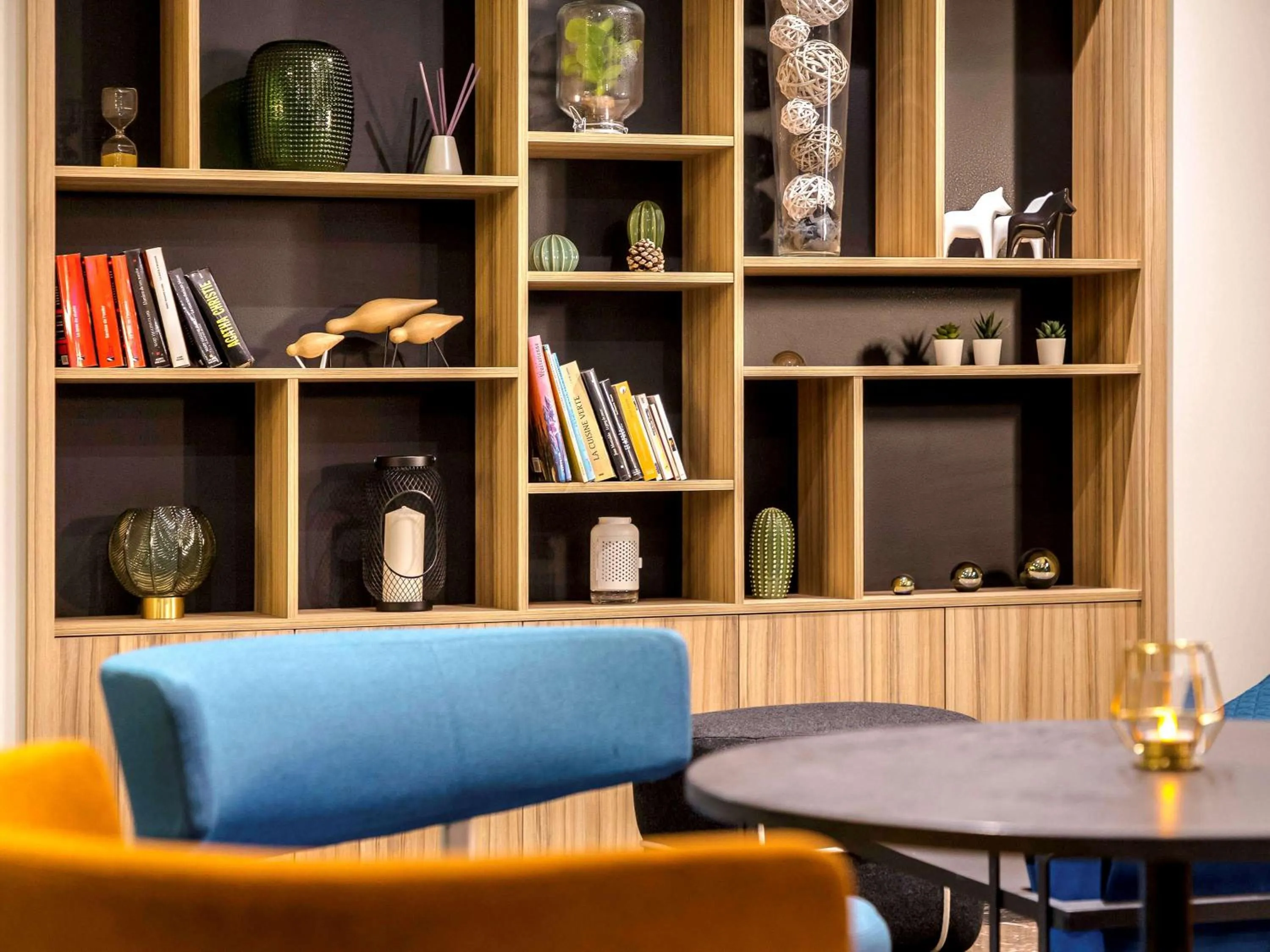 Lounge or bar in Mercure Cavaillon