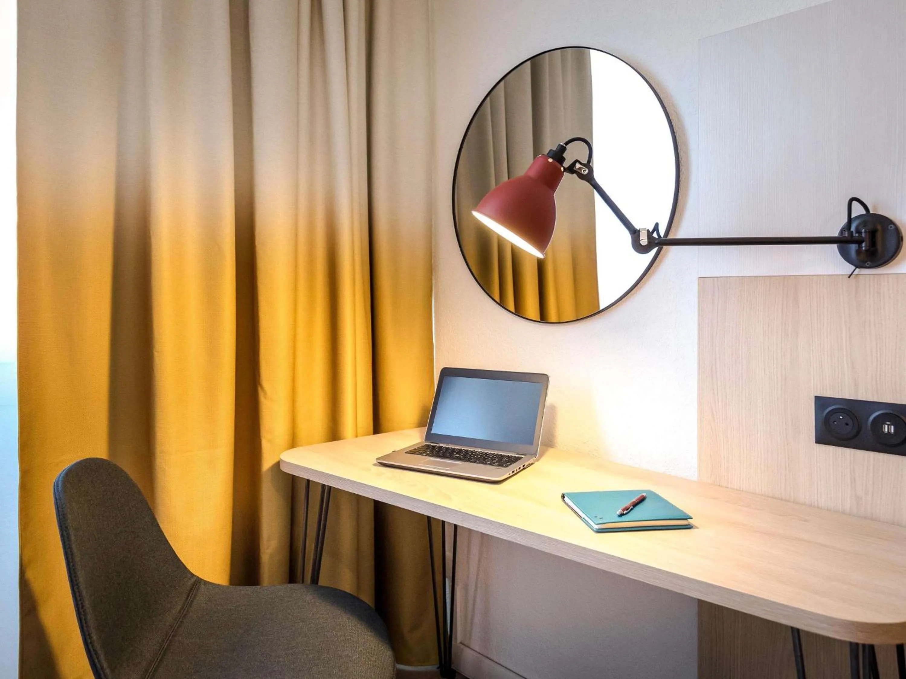 Bedroom in Mercure Cavaillon