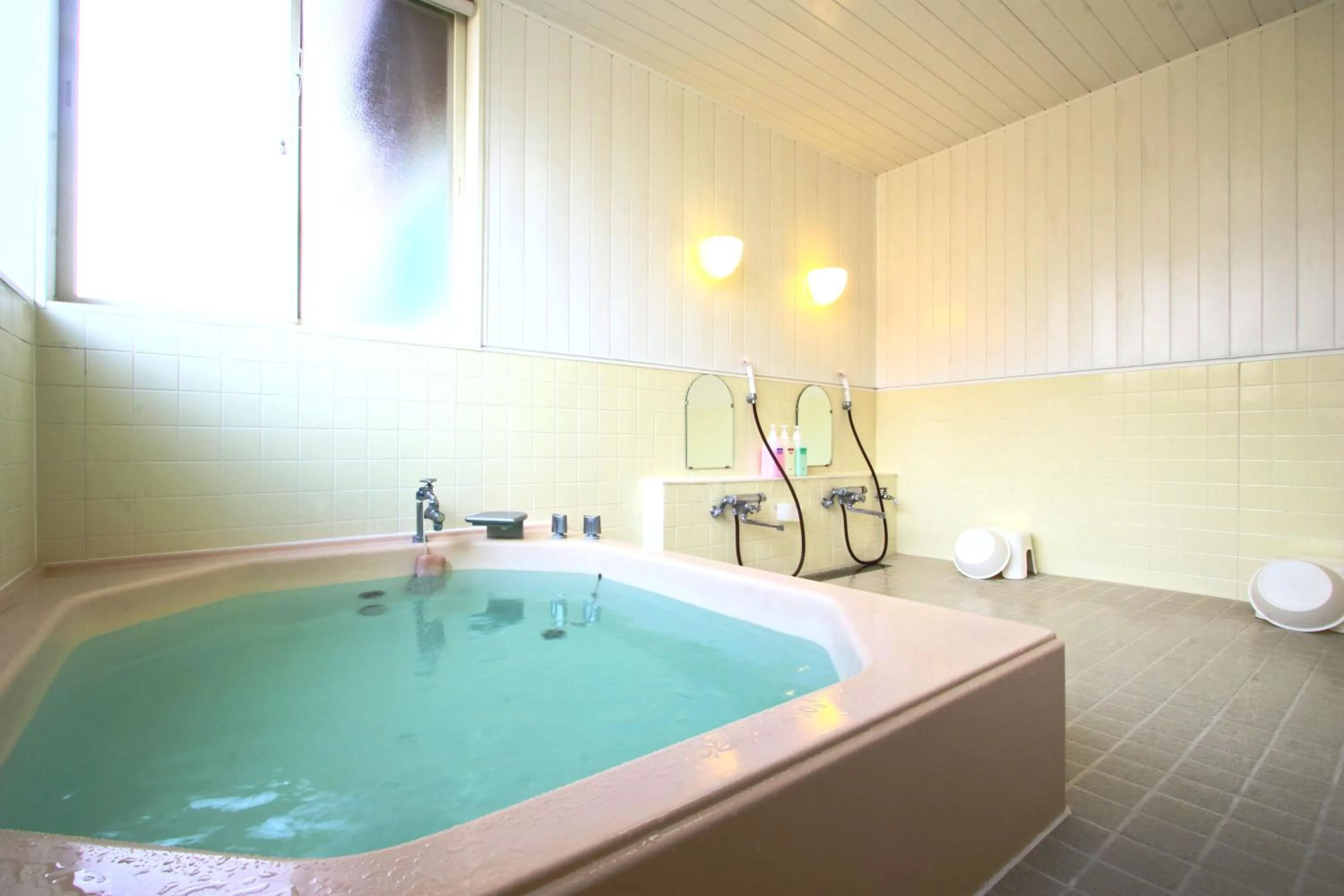 Public Bath in Hanamizuki