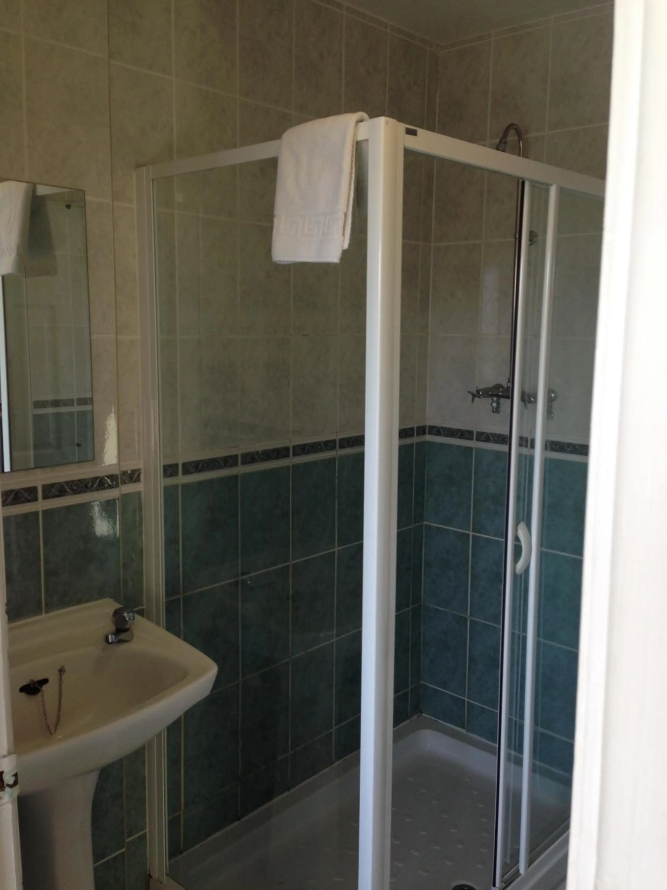 Shower, Bathroom in Berties Lodge