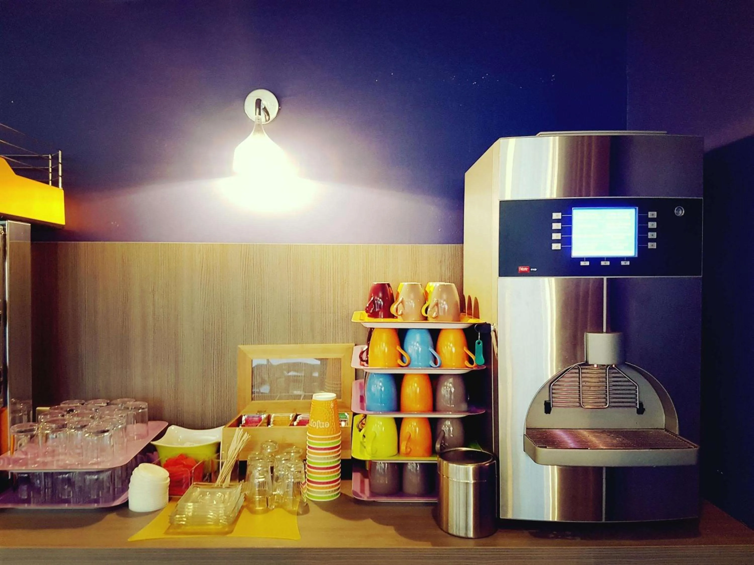 Restaurant/places to eat in ibis Styles Arles Palais des Congrès