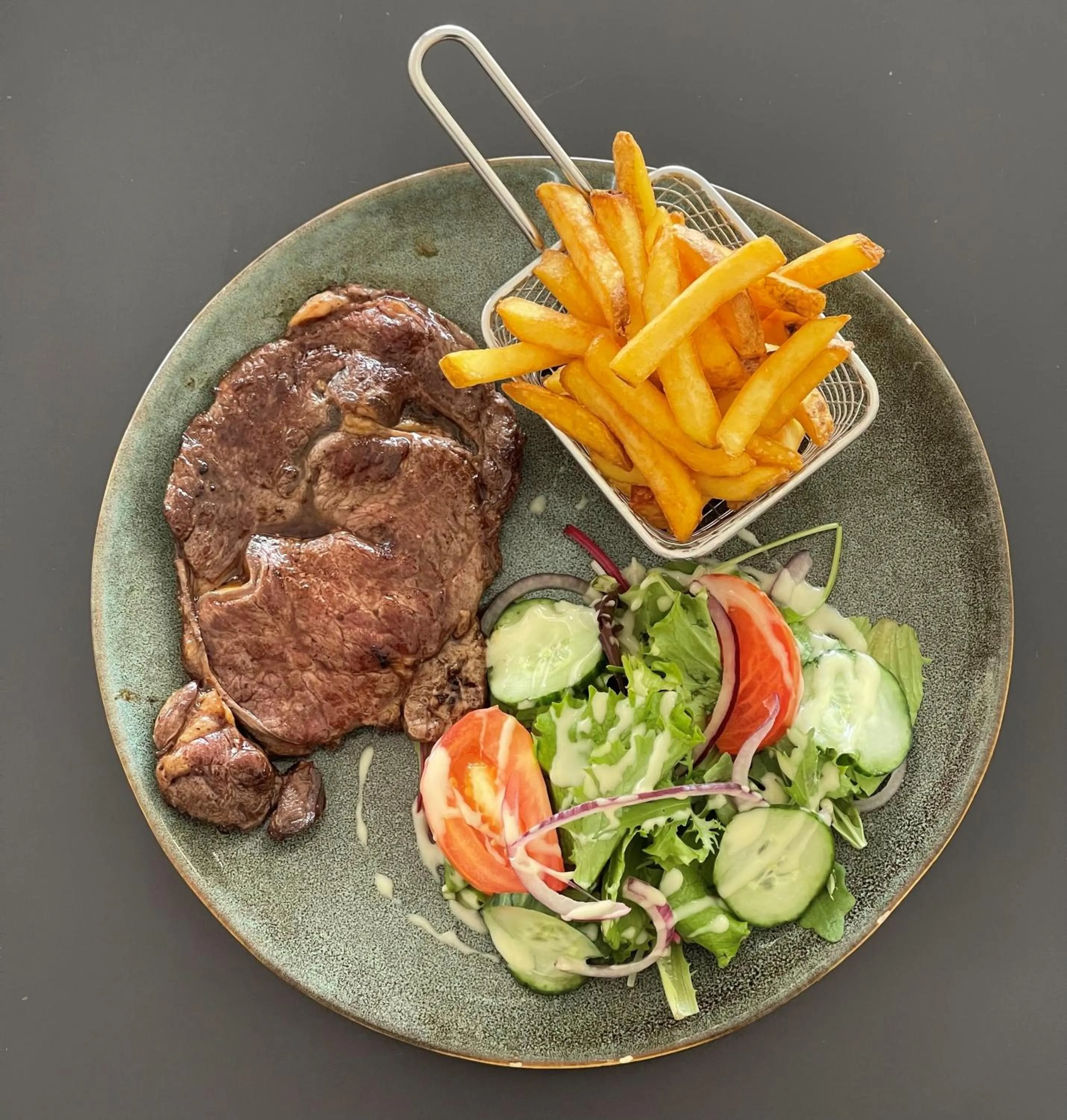 Restaurant/places to eat in ibis Styles Arles Palais des Congrès