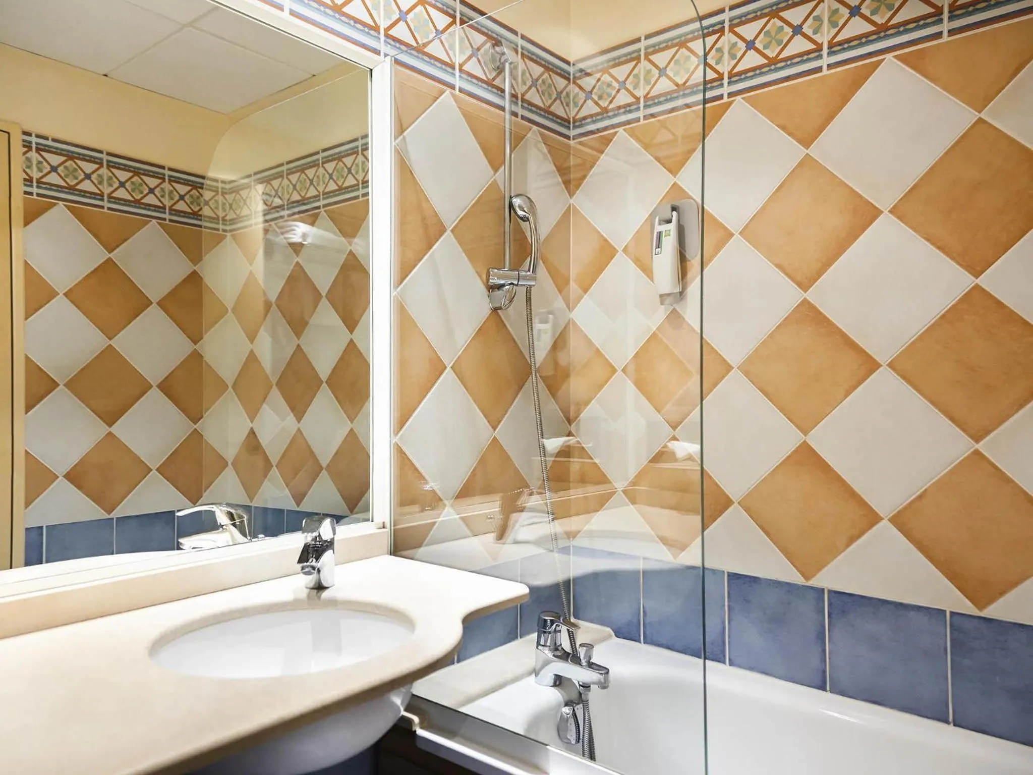 Bedroom in ibis Styles Arles Palais des Congrès