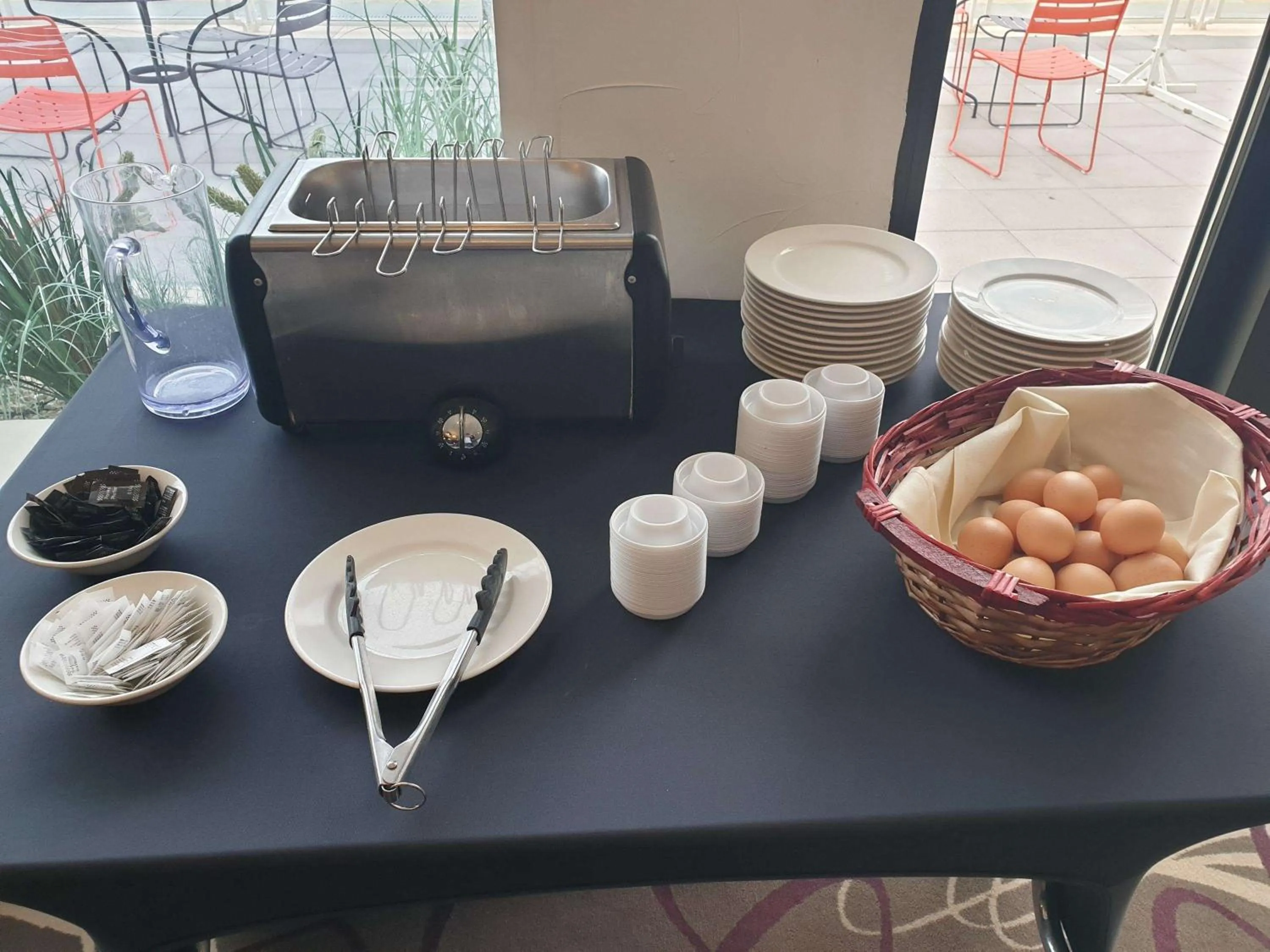 Restaurant/places to eat in ibis Styles Arles Palais des Congrès