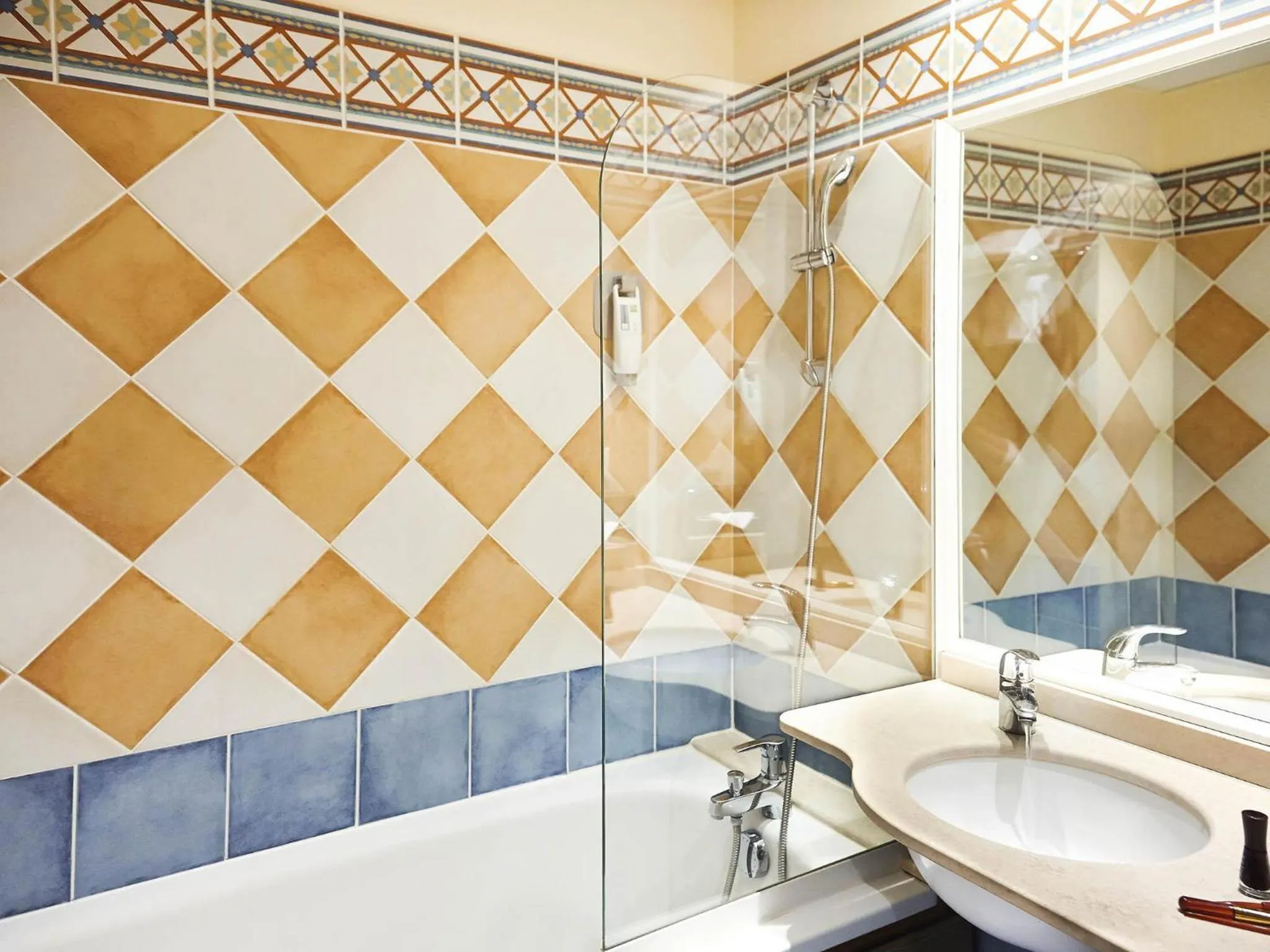 Bedroom in ibis Styles Arles Palais des Congrès