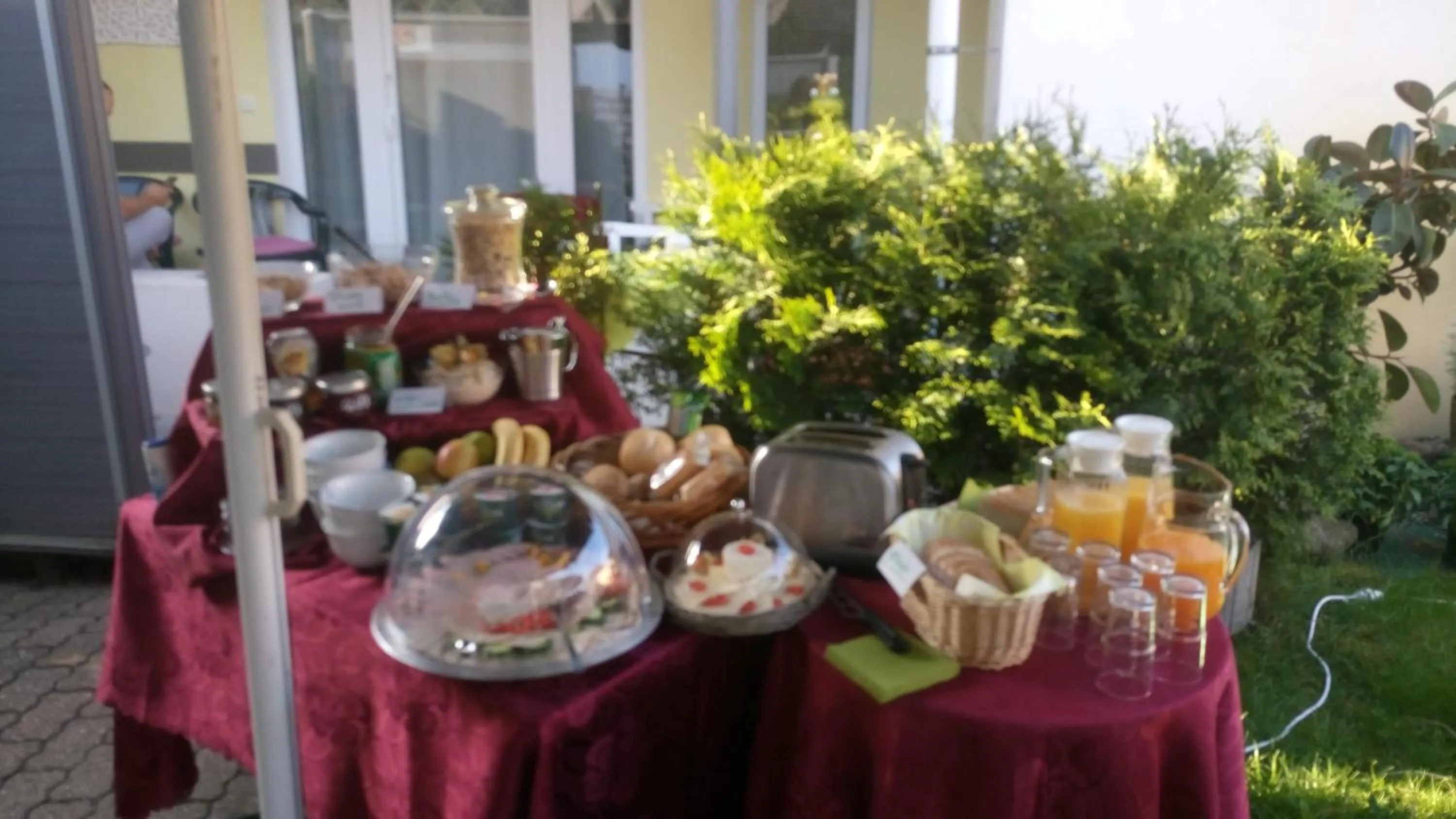 Food and drinks in ApartmentHotel Vollumen