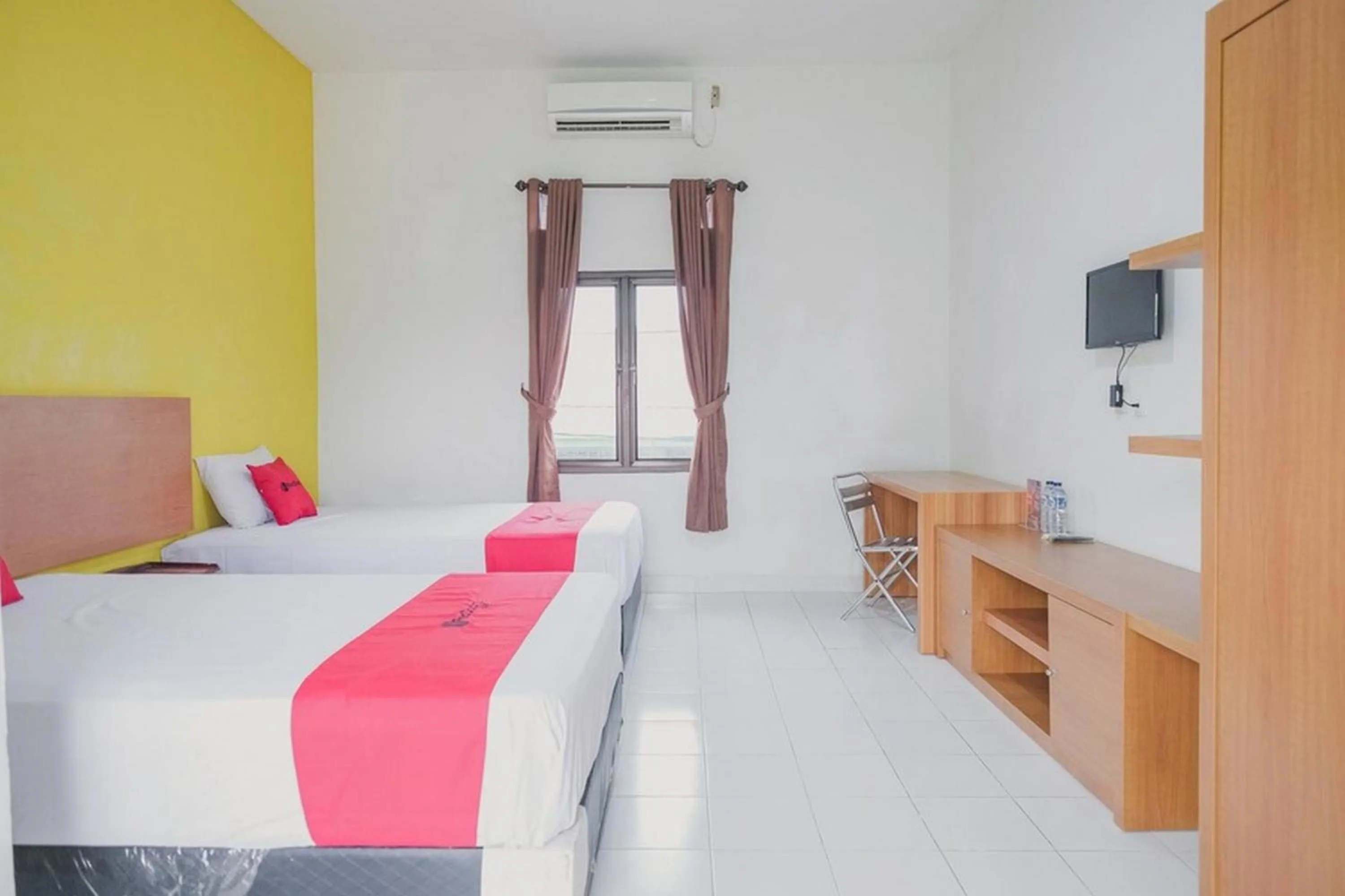 Bed in RedDoorz Syariah @ Pasir Putih Jambi