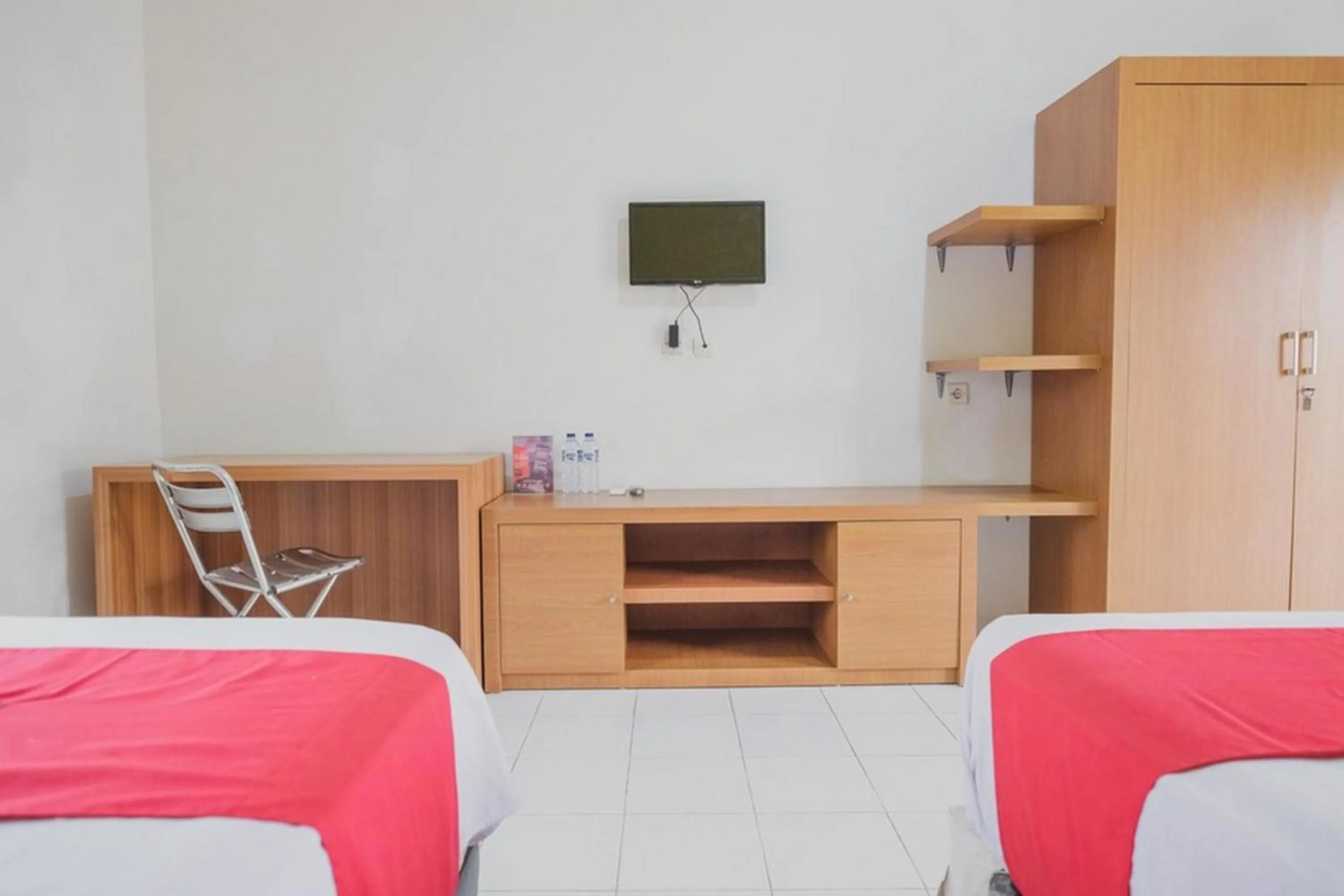 Bed in RedDoorz Syariah @ Pasir Putih Jambi