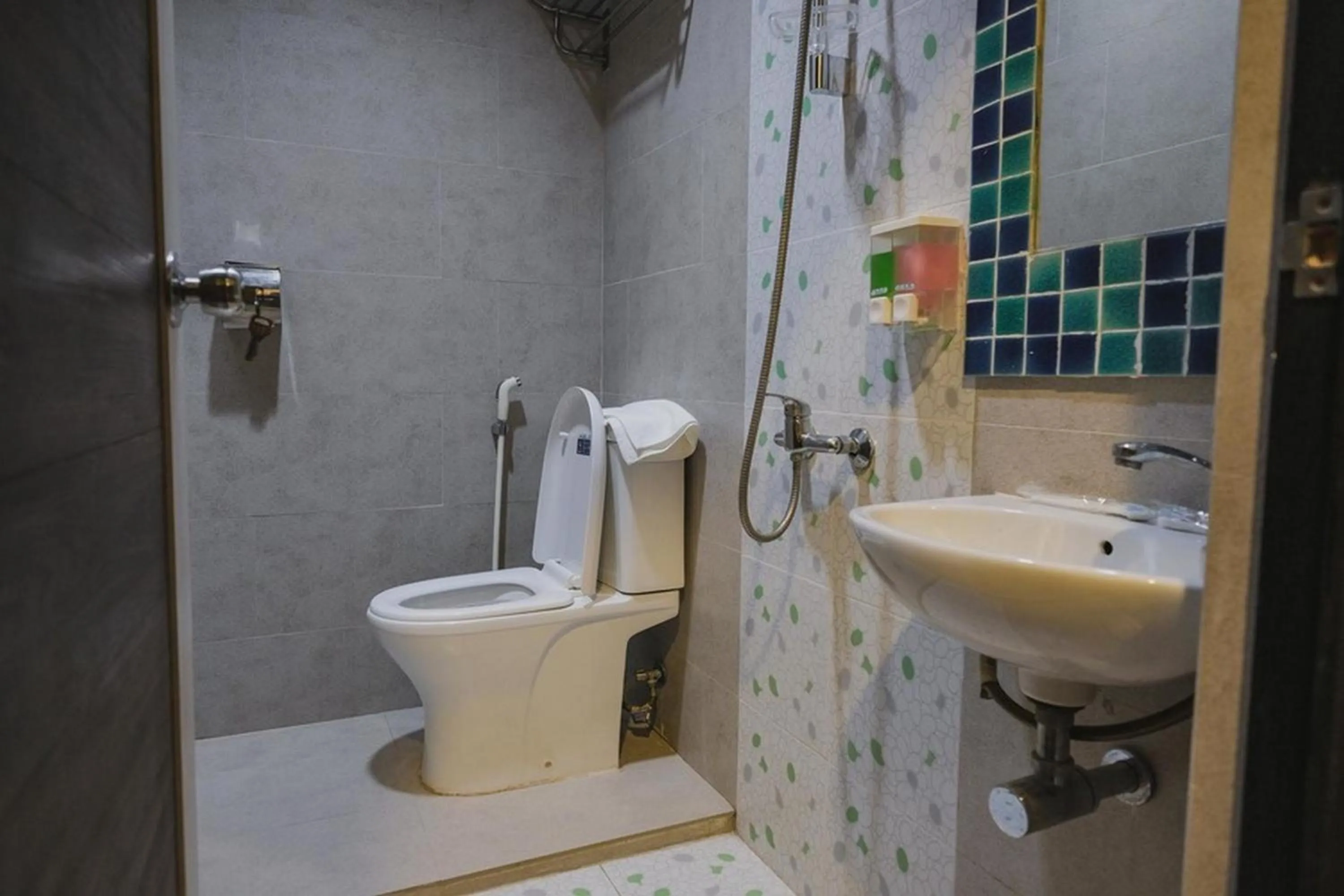 Bathroom in RedDoorz Plus near Gold Coast Ferry Terminal Batam