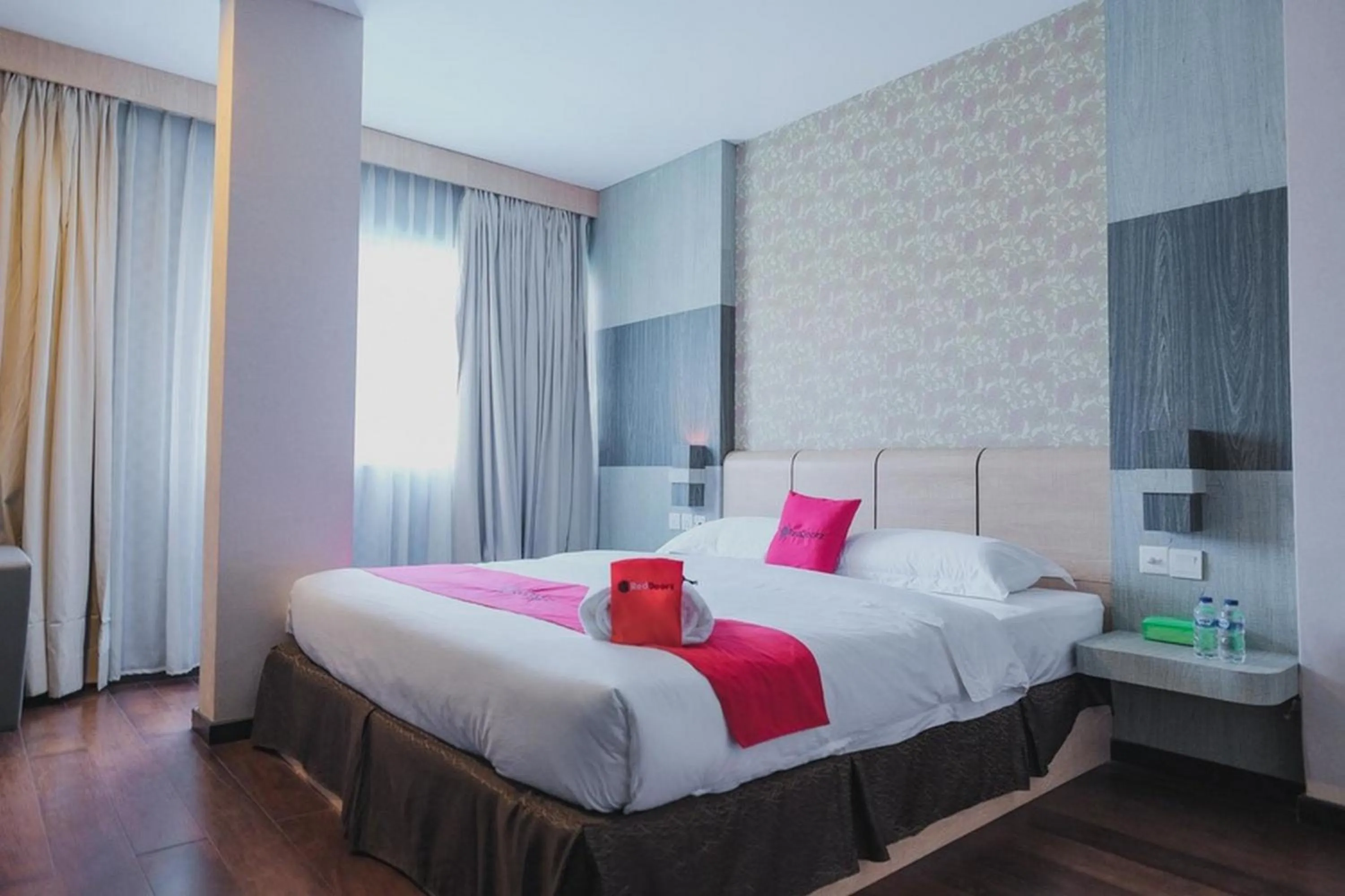Bedroom, Bed in RedDoorz Plus near Gold Coast Ferry Terminal Batam