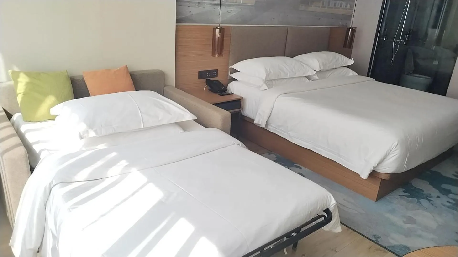 Photo of the whole room, Bed in Aurea Central Hotel