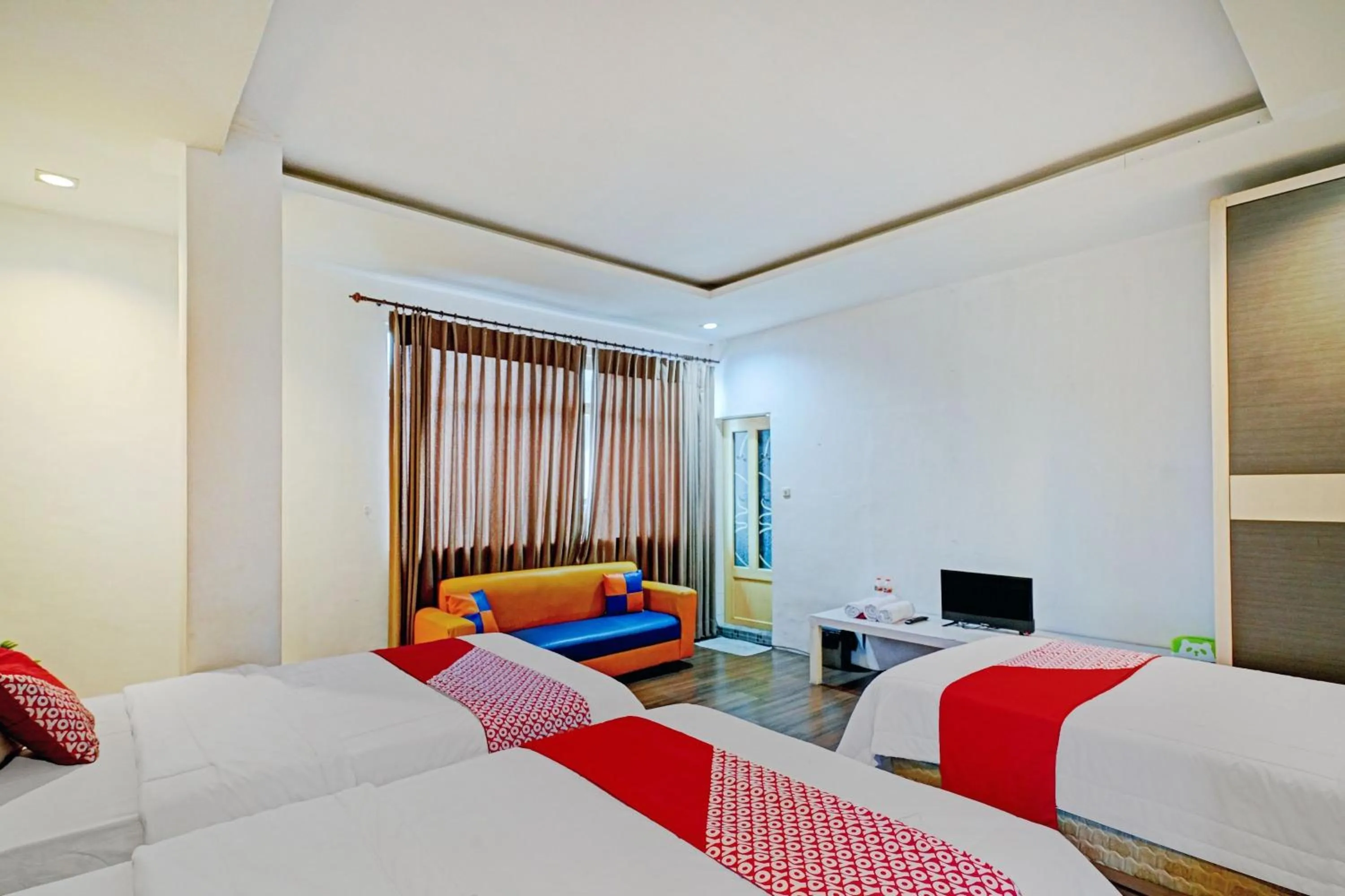 Bedroom, Bed in OYO 90450 Sentra Inn