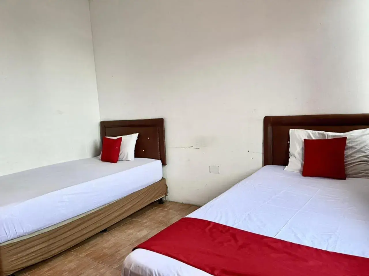 Deluxe Twin Room in OYO 90450 Sentra Inn Deluxe Twin Room in OYO 90450 Sentra Inn