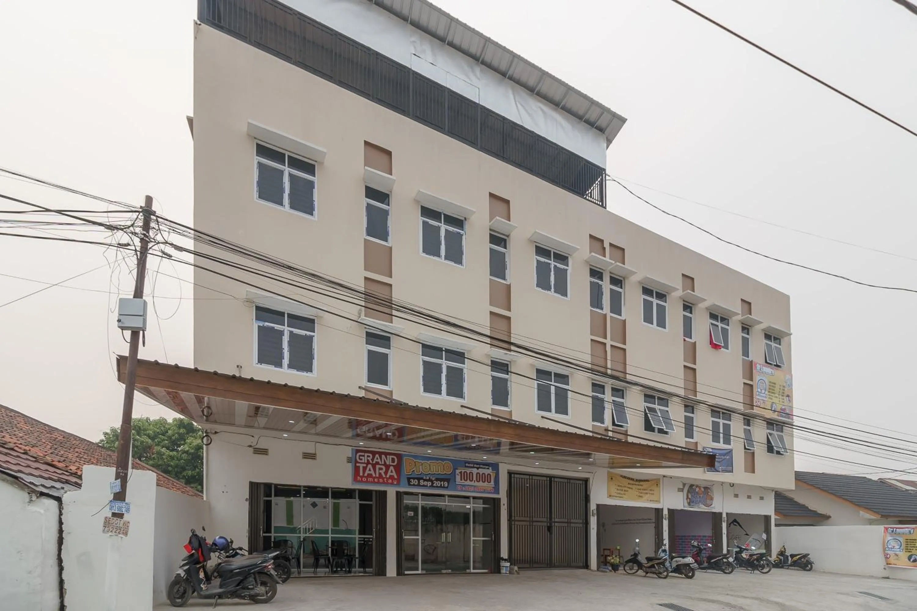 Facade/entrance in RedDoorz Plus at Grand Tara Homestay Palembang