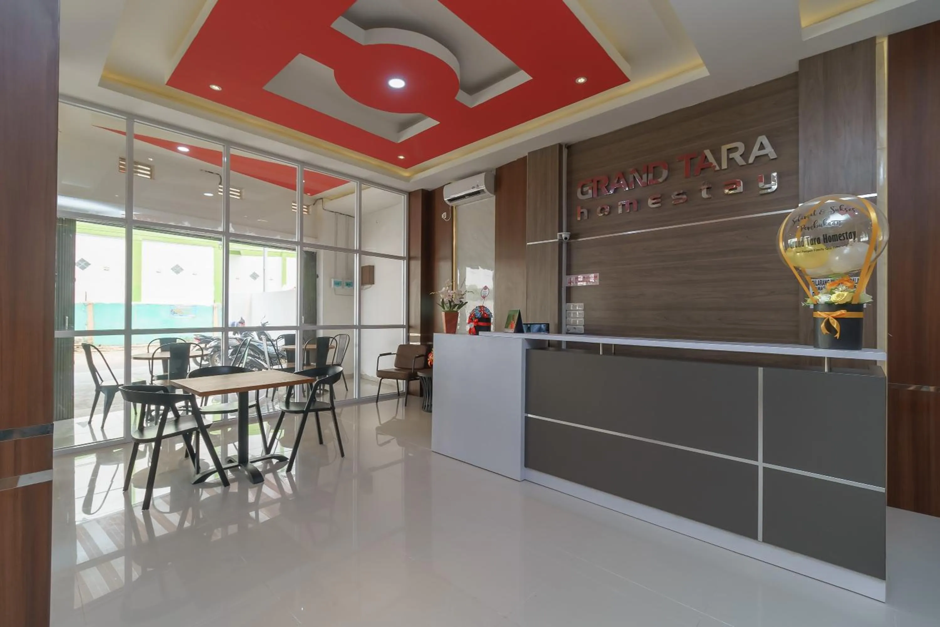 Lobby or reception in RedDoorz Plus at Grand Tara Homestay Palembang