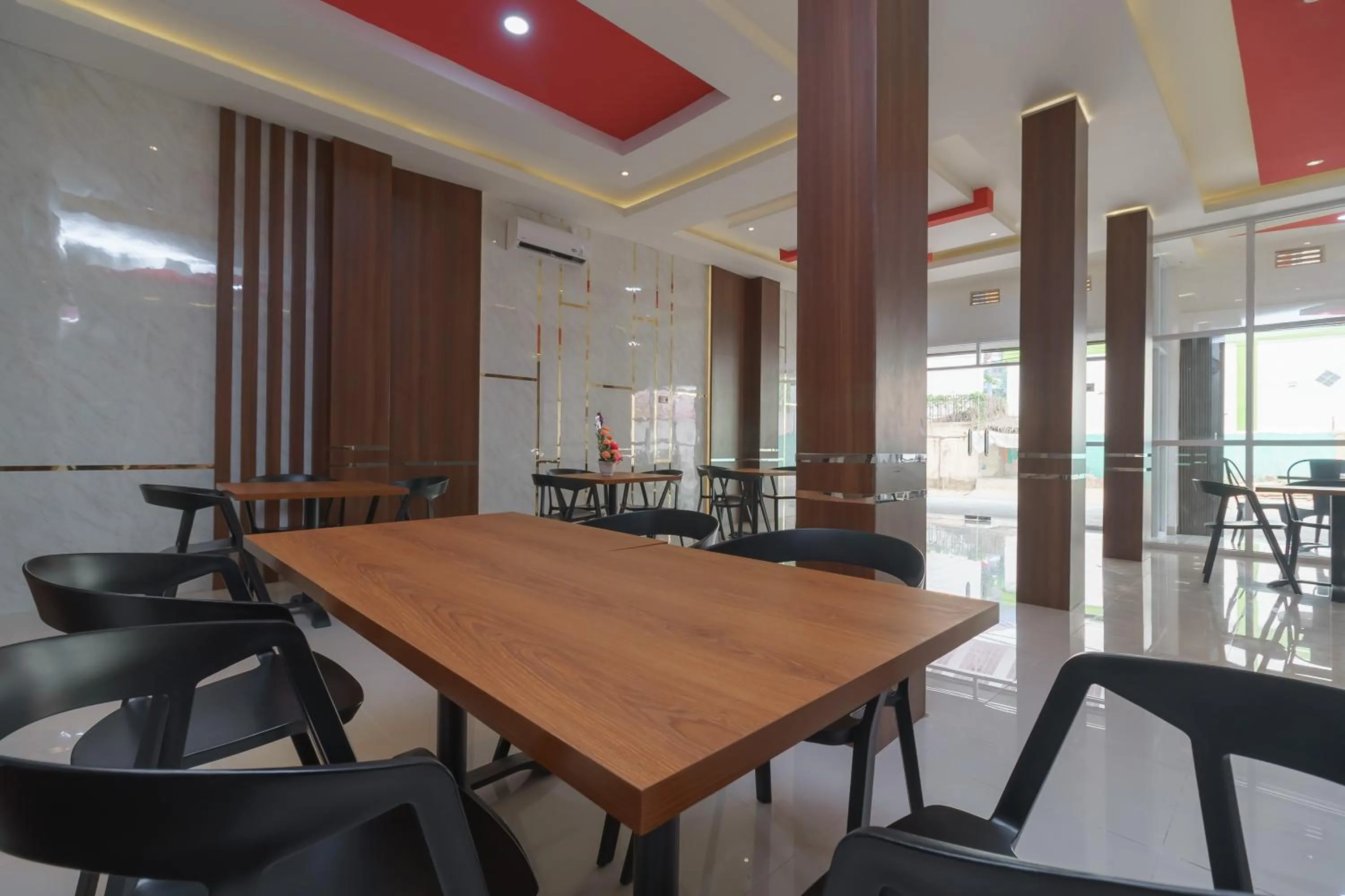 Seating area in RedDoorz Plus at Grand Tara Homestay Palembang