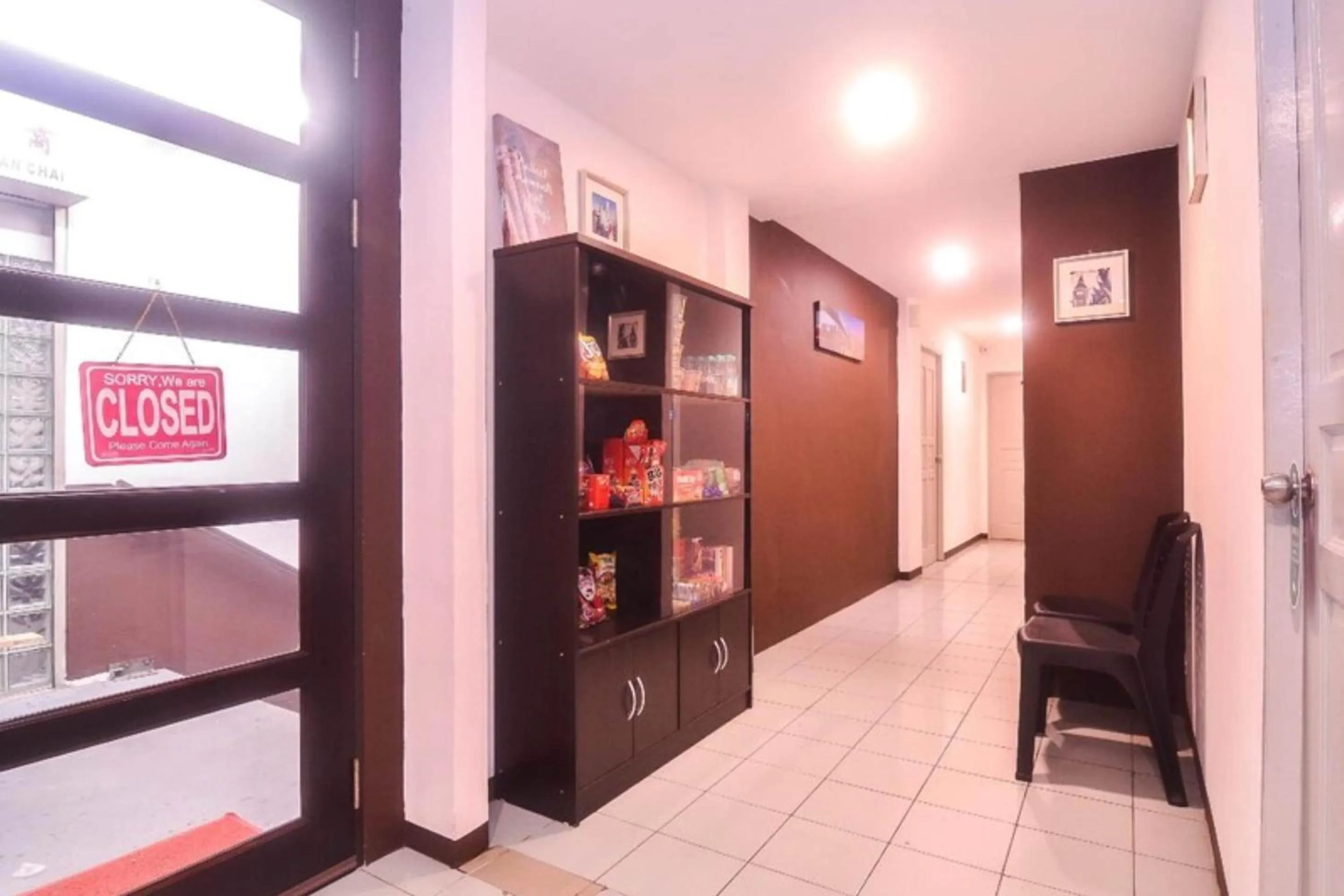 Lobby or reception in OYO 89465 Golden Lounge