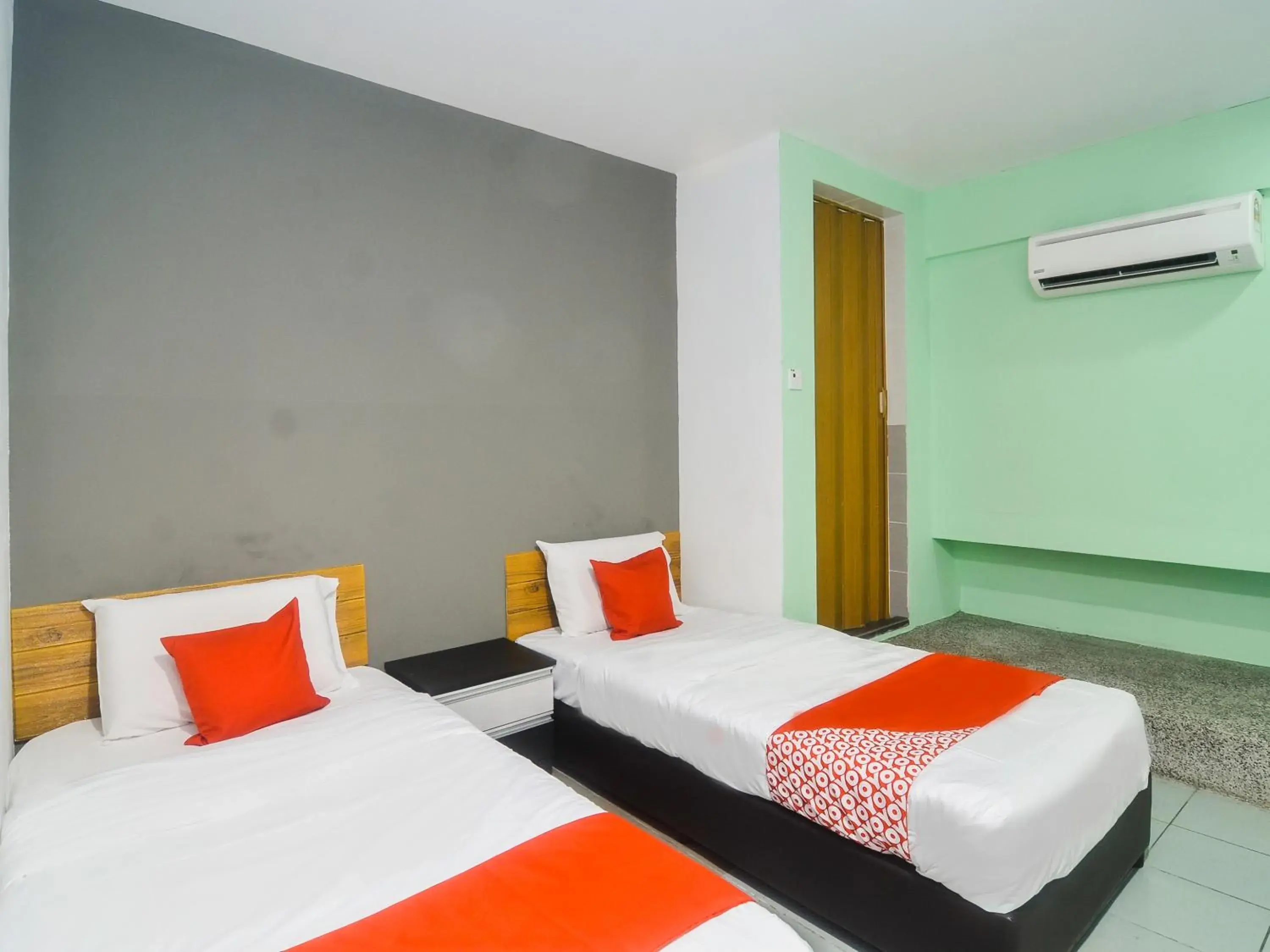 Deluxe Twin Room in OYO 89465 Golden Lounge Deluxe Twin Room in OYO 89465 Golden Lounge