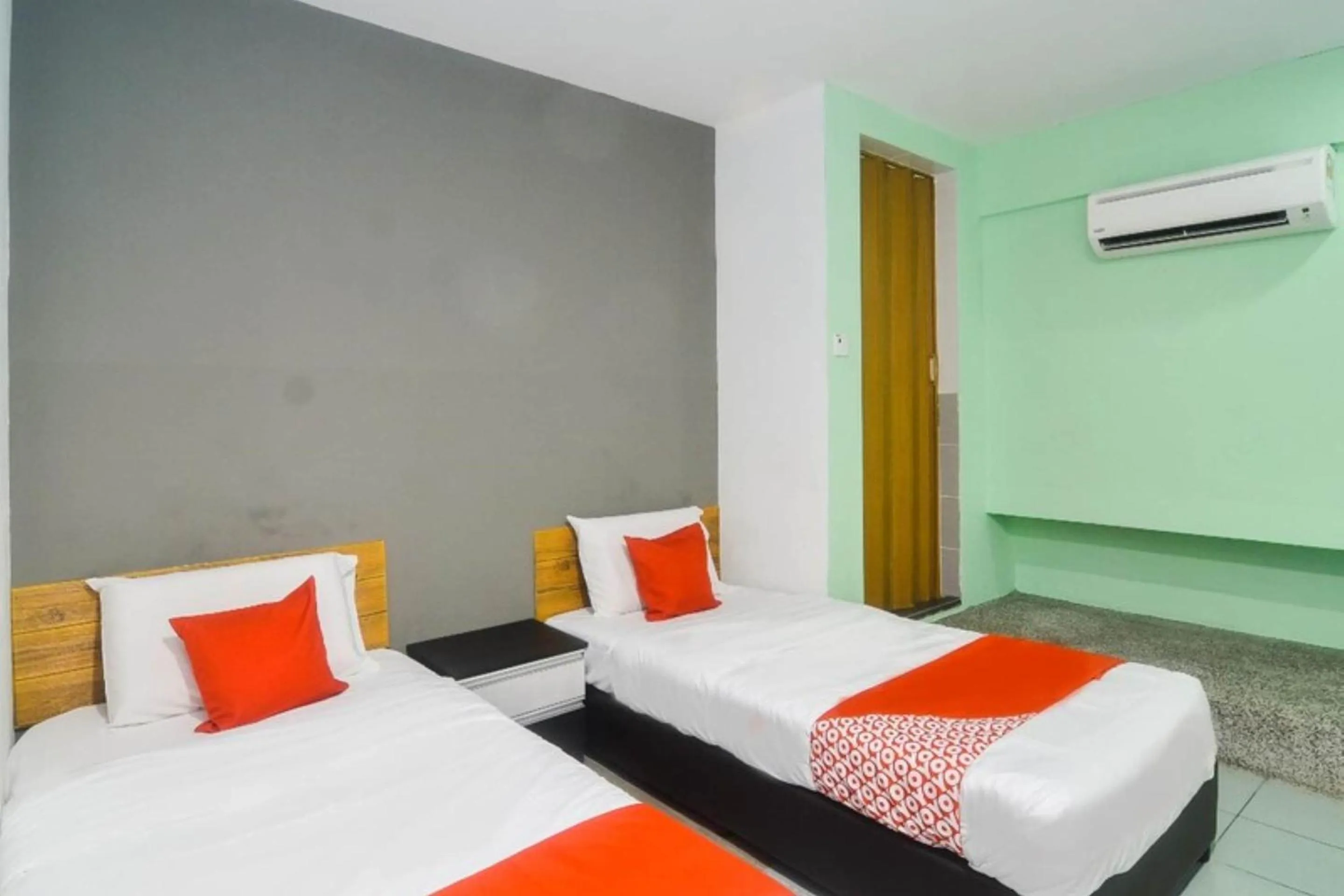 Bedroom in OYO 89465 Golden Lounge