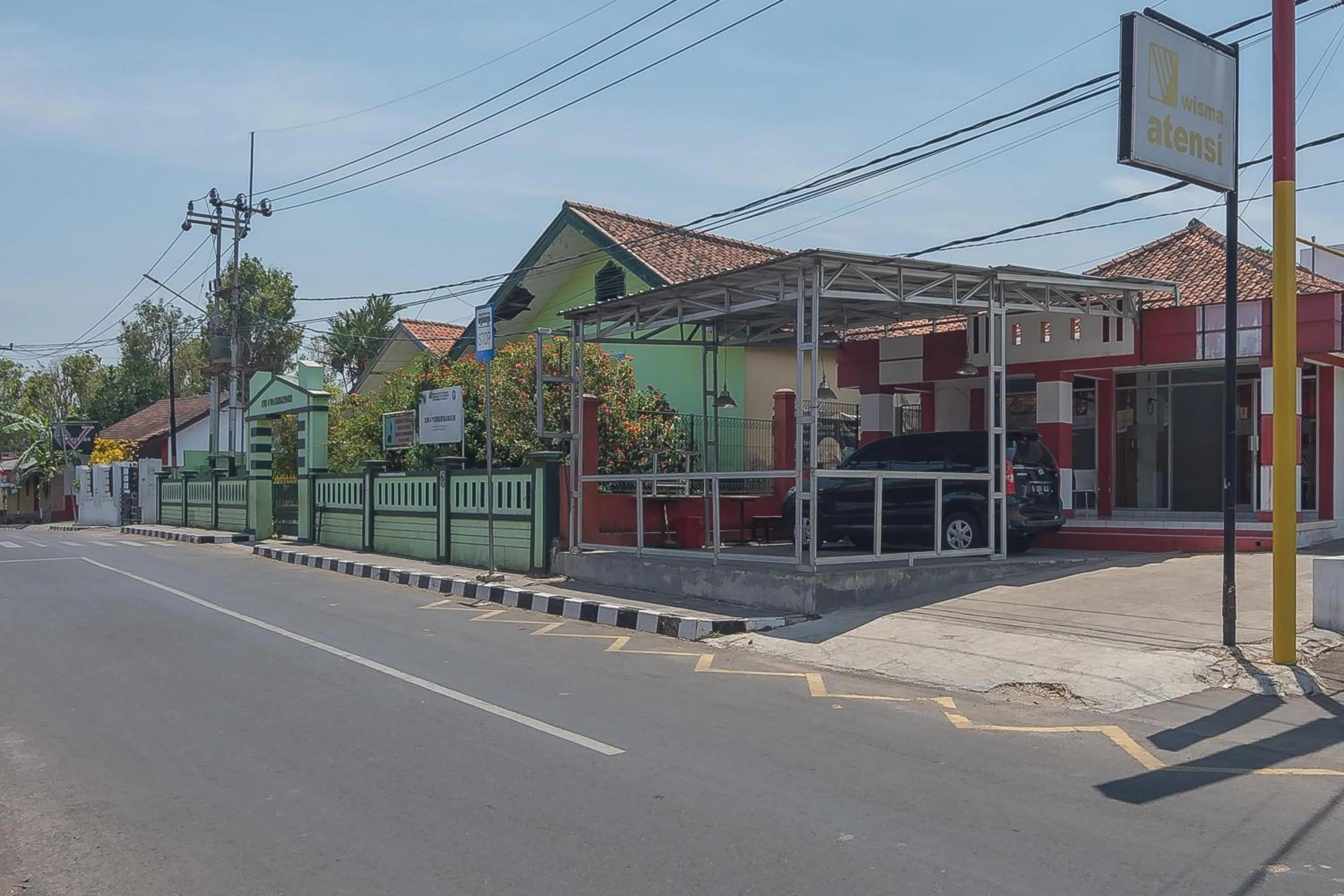 Property building in RedDoorz Plus near Alun Alun Kuningan