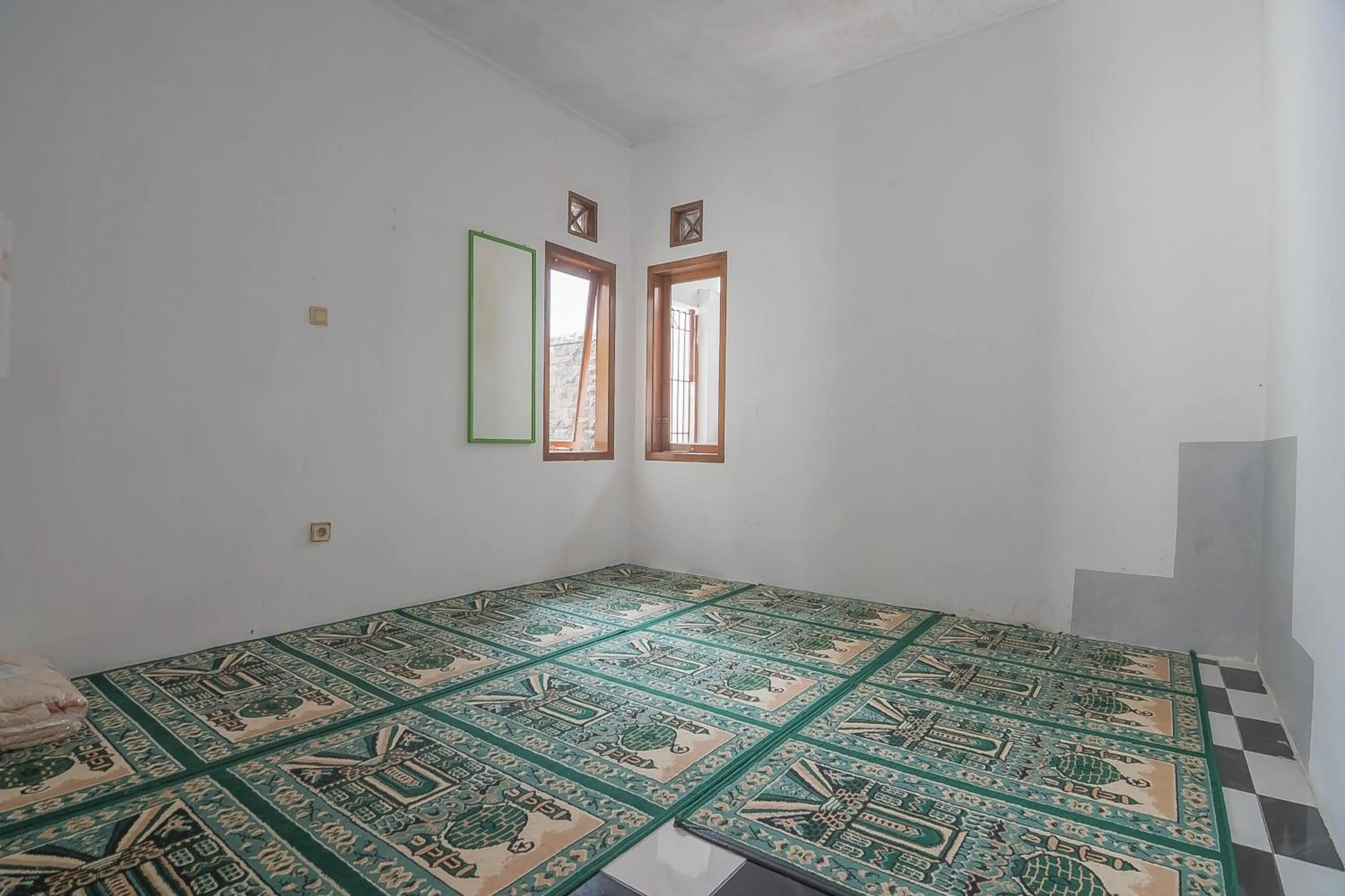 Bed in RedDoorz Plus near Alun Alun Kuningan