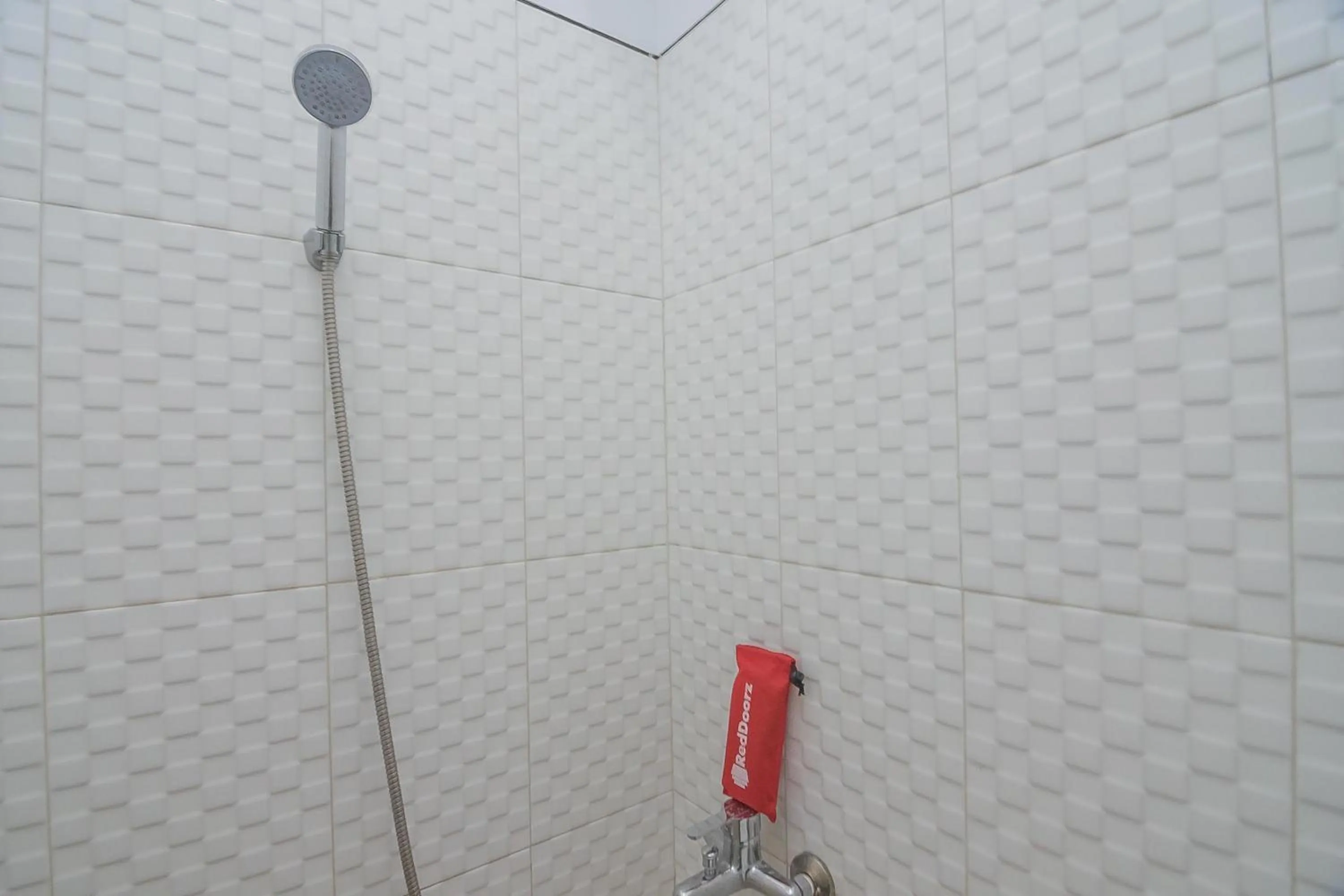 Bathroom in RedDoorz Plus near Alun Alun Kuningan