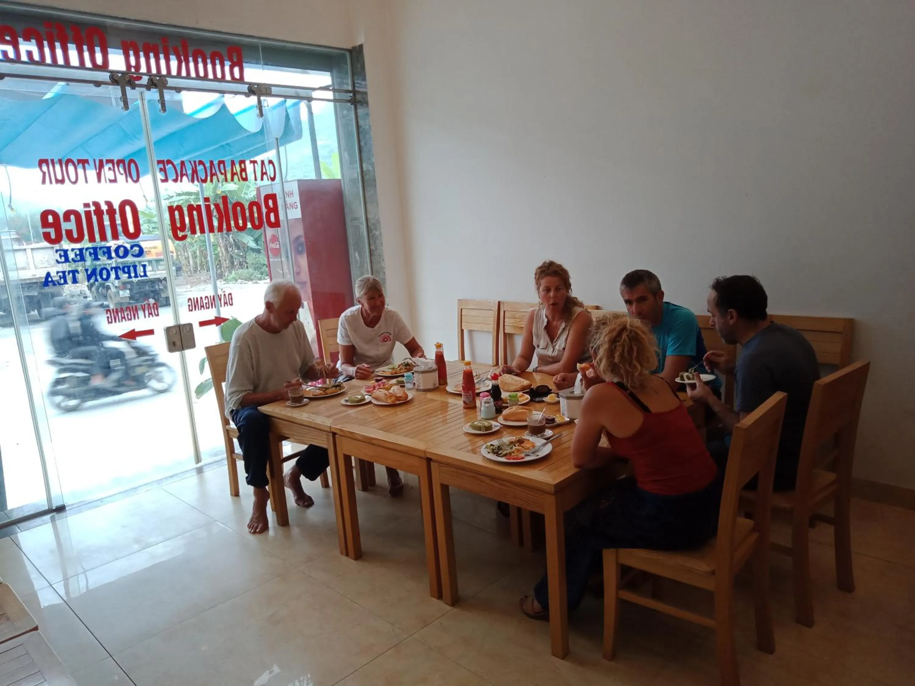 Beach in Cat Ba White Pearl