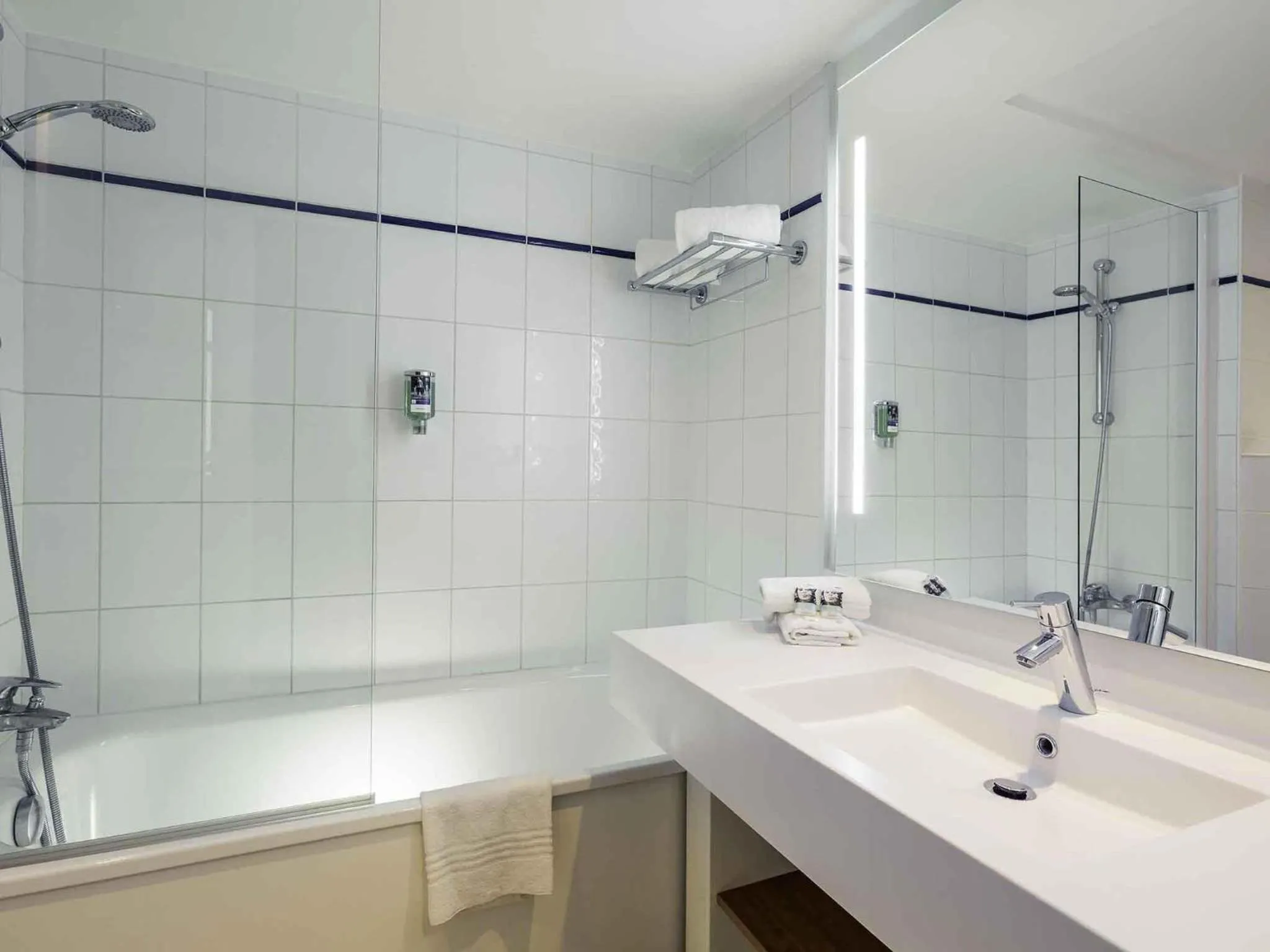 Bedroom in Mercure Rouen Centre Cathédrale