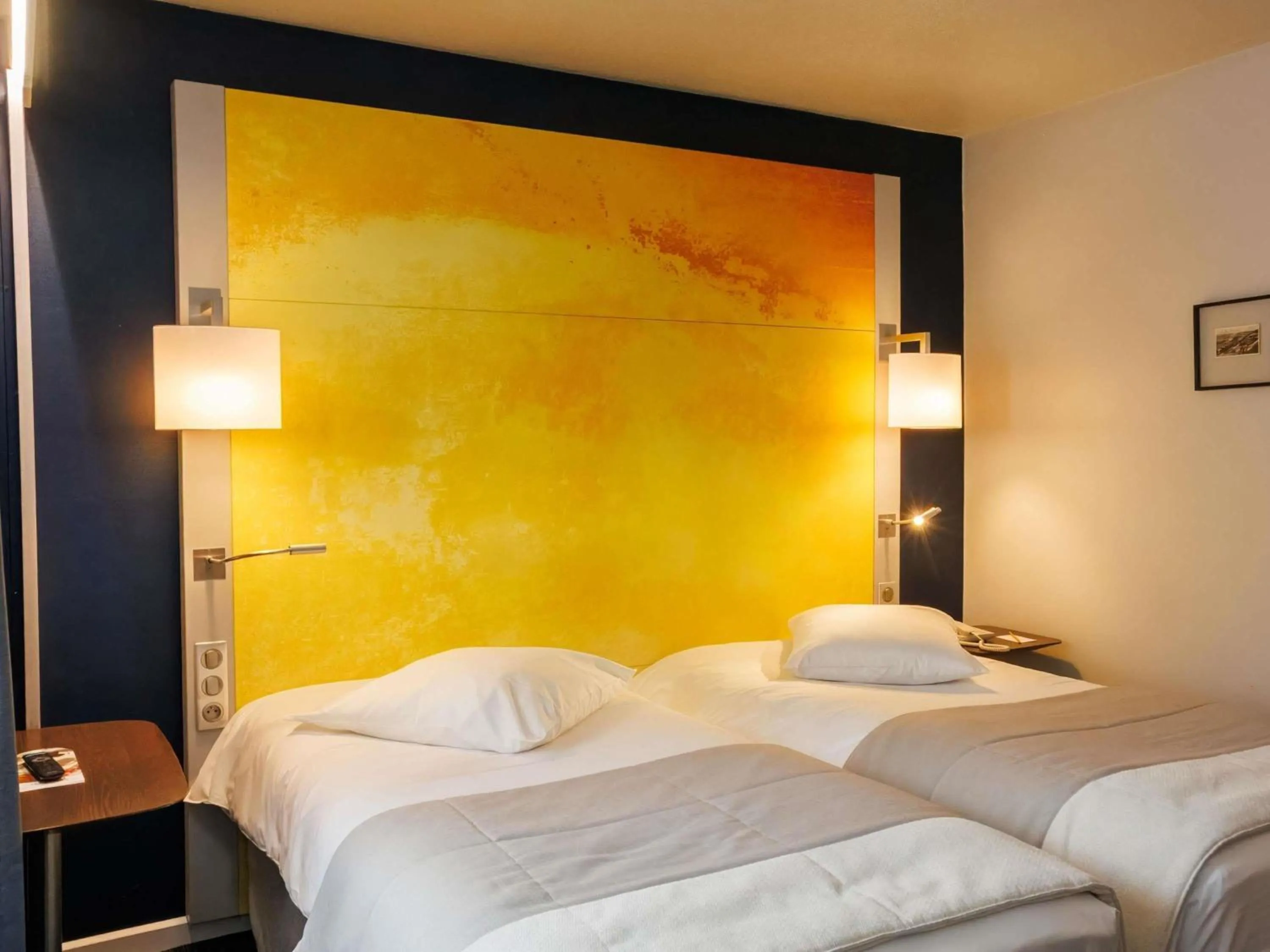 Bedroom, Bed in Mercure Rouen Centre Cathédrale