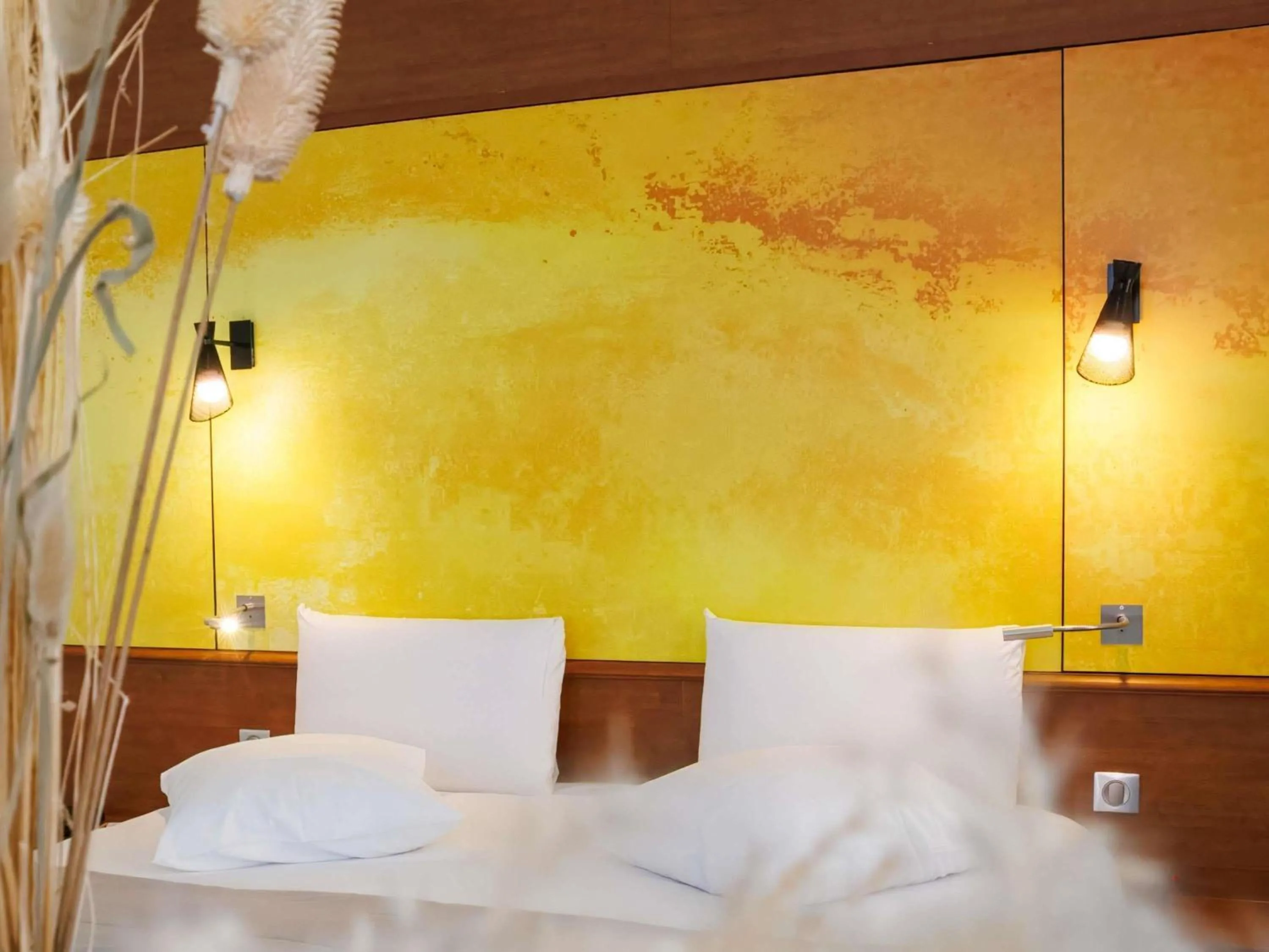 Bedroom, Bed in Mercure Rouen Centre Cathédrale