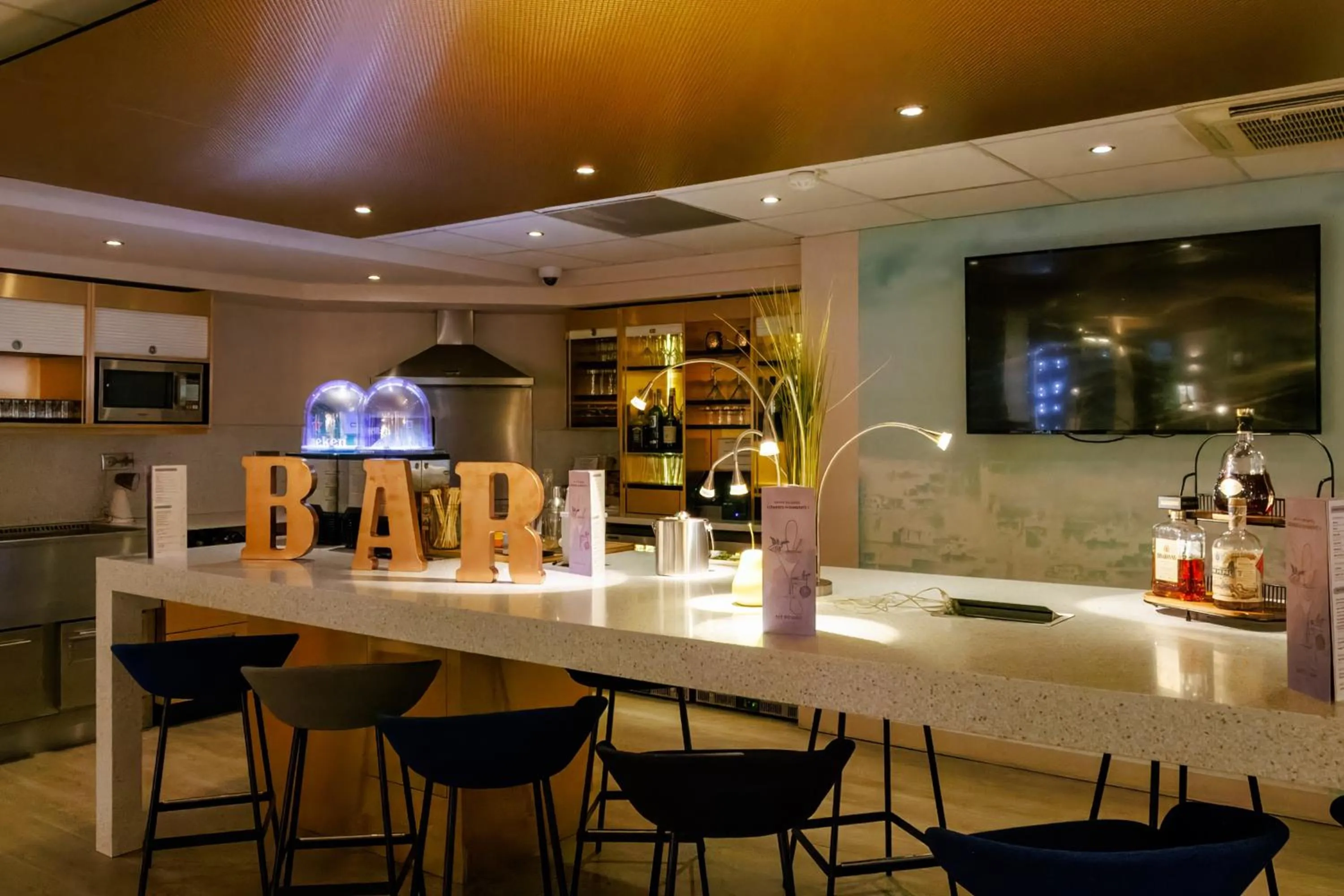 Lounge or bar in Mercure Rouen Centre Cathédrale