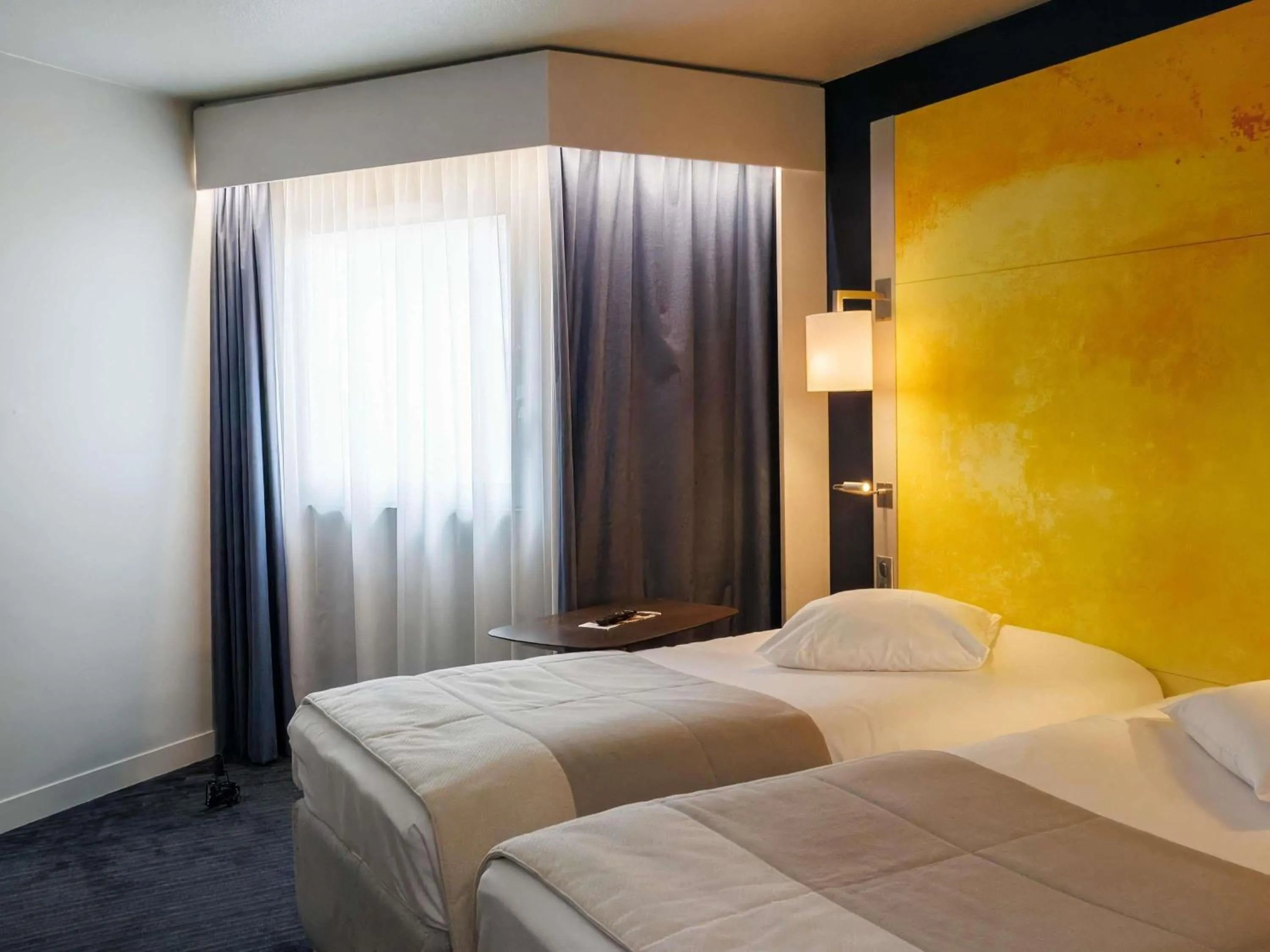 Bedroom, Bed in Mercure Rouen Centre Cathédrale