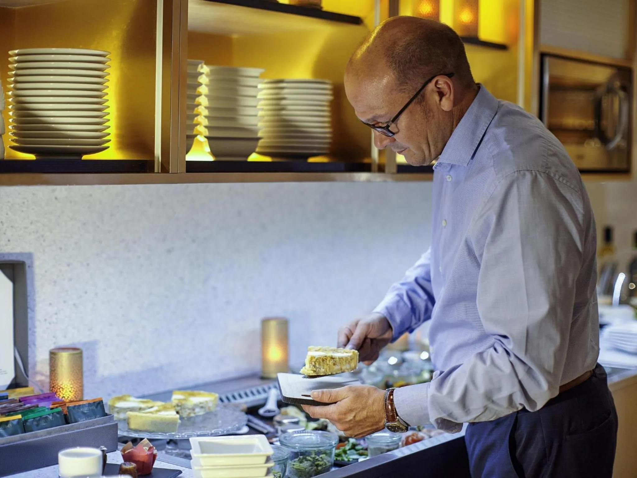 Restaurant/places to eat in Mercure Rouen Centre Cathédrale