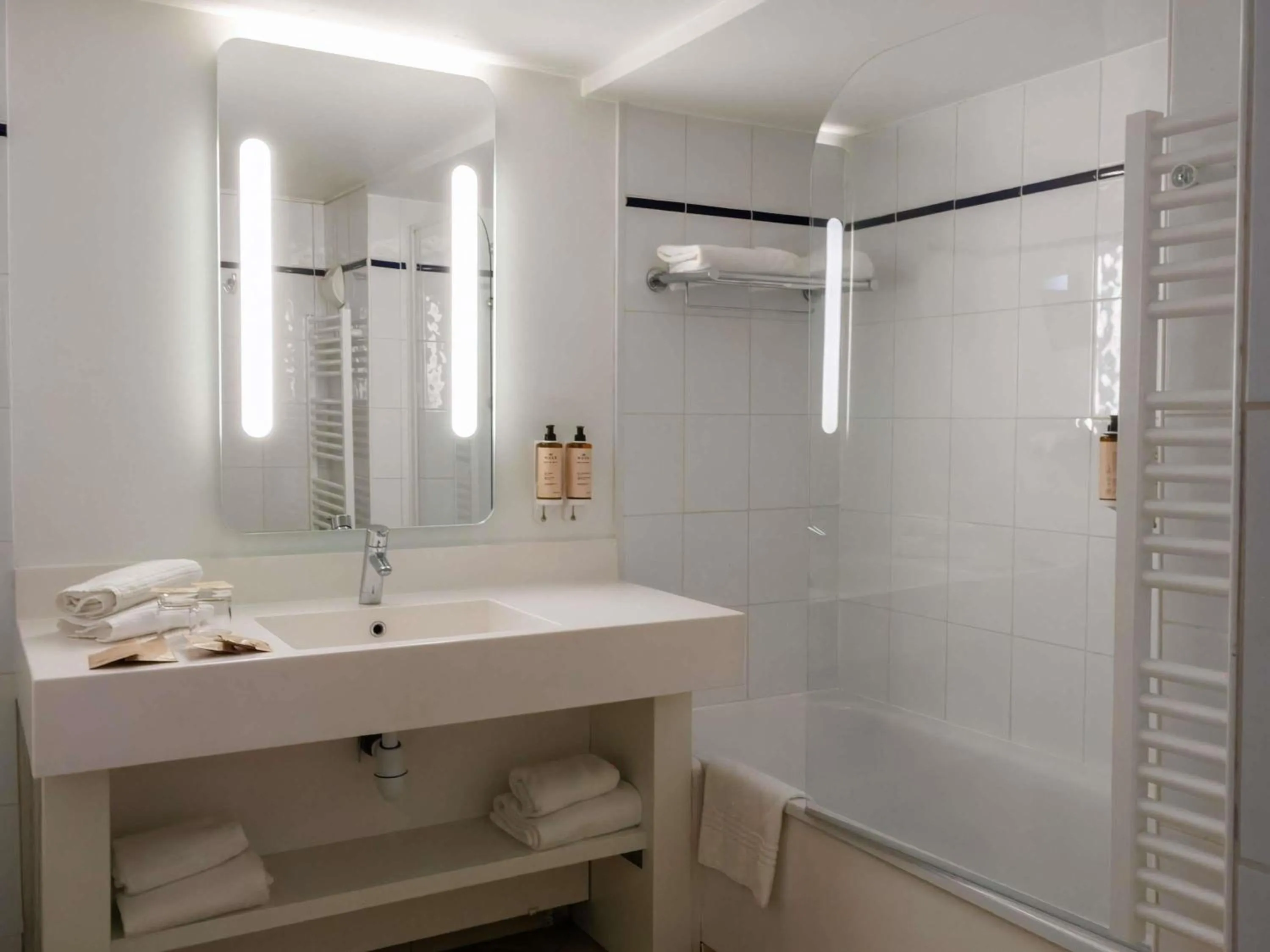 Photo of the whole room in Mercure Rouen Centre Cathédrale