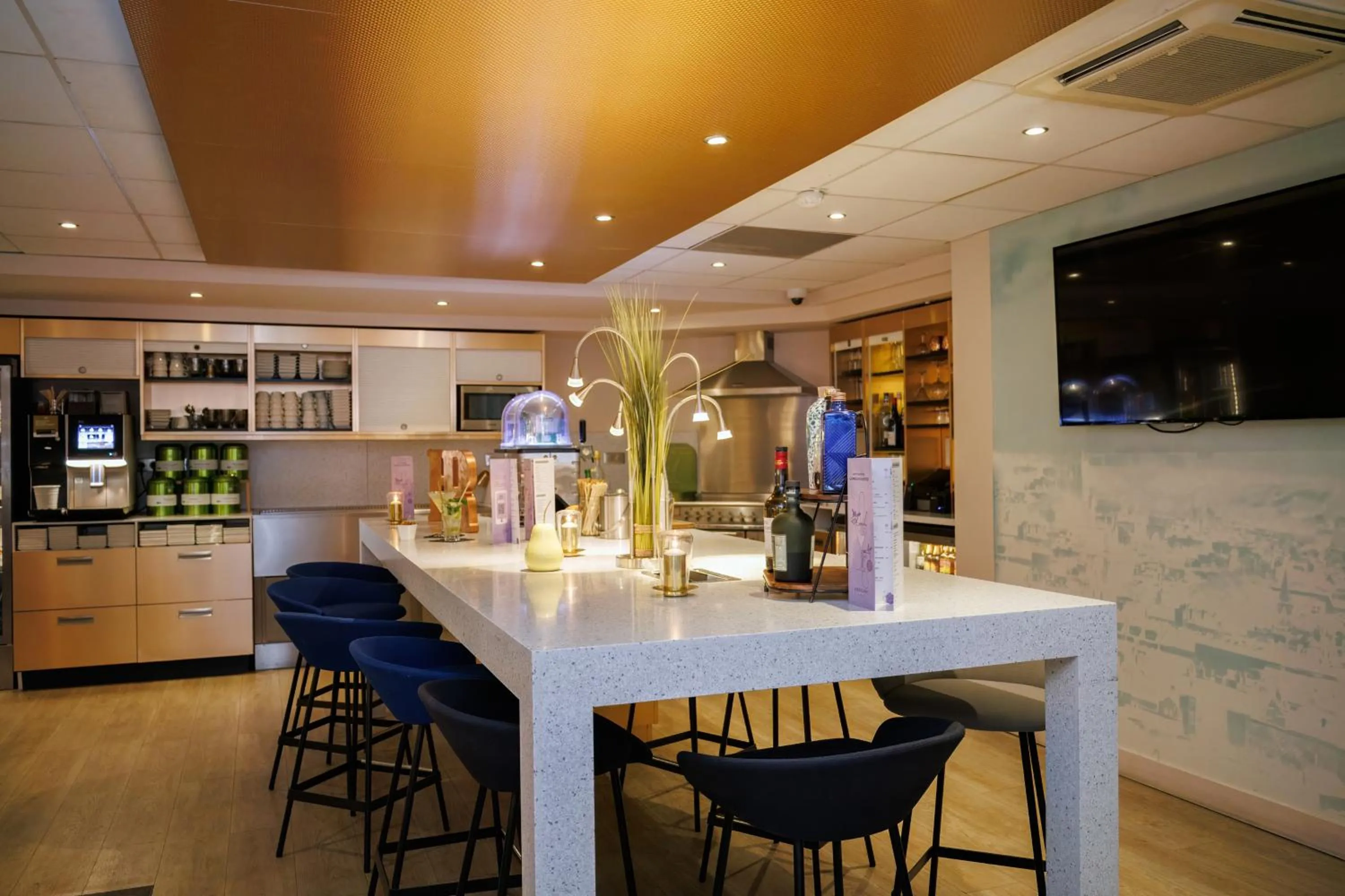 Lounge or bar in Mercure Rouen Centre Cathédrale